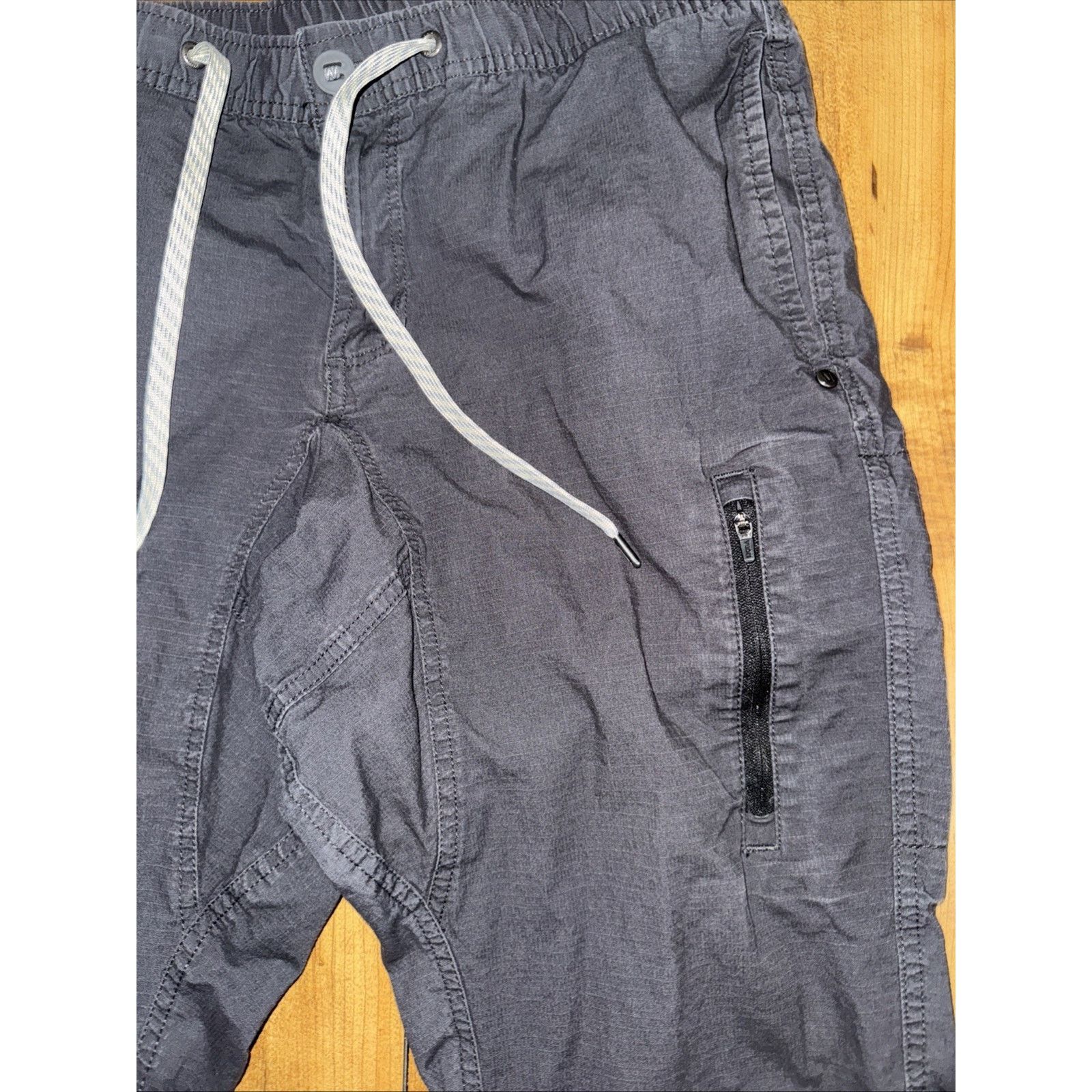 Vuori Vuori Sunday Performance Jogger Gray Tech Stretch Pants Size US 32 / EU 48 - 2 Thumbnail