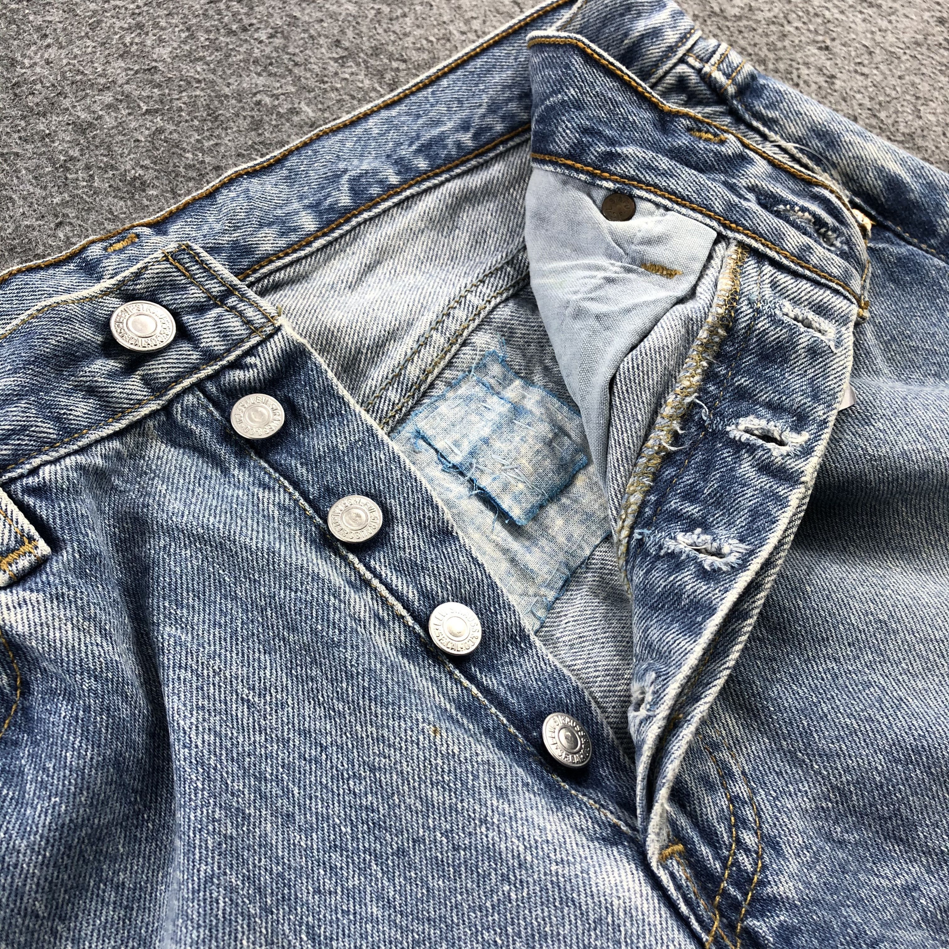 Levi's × Vintage Vintage 90s Light Wash Levis 501 Jeans-JM893 Size US 30 / EU 46 - 8 Thumbnail