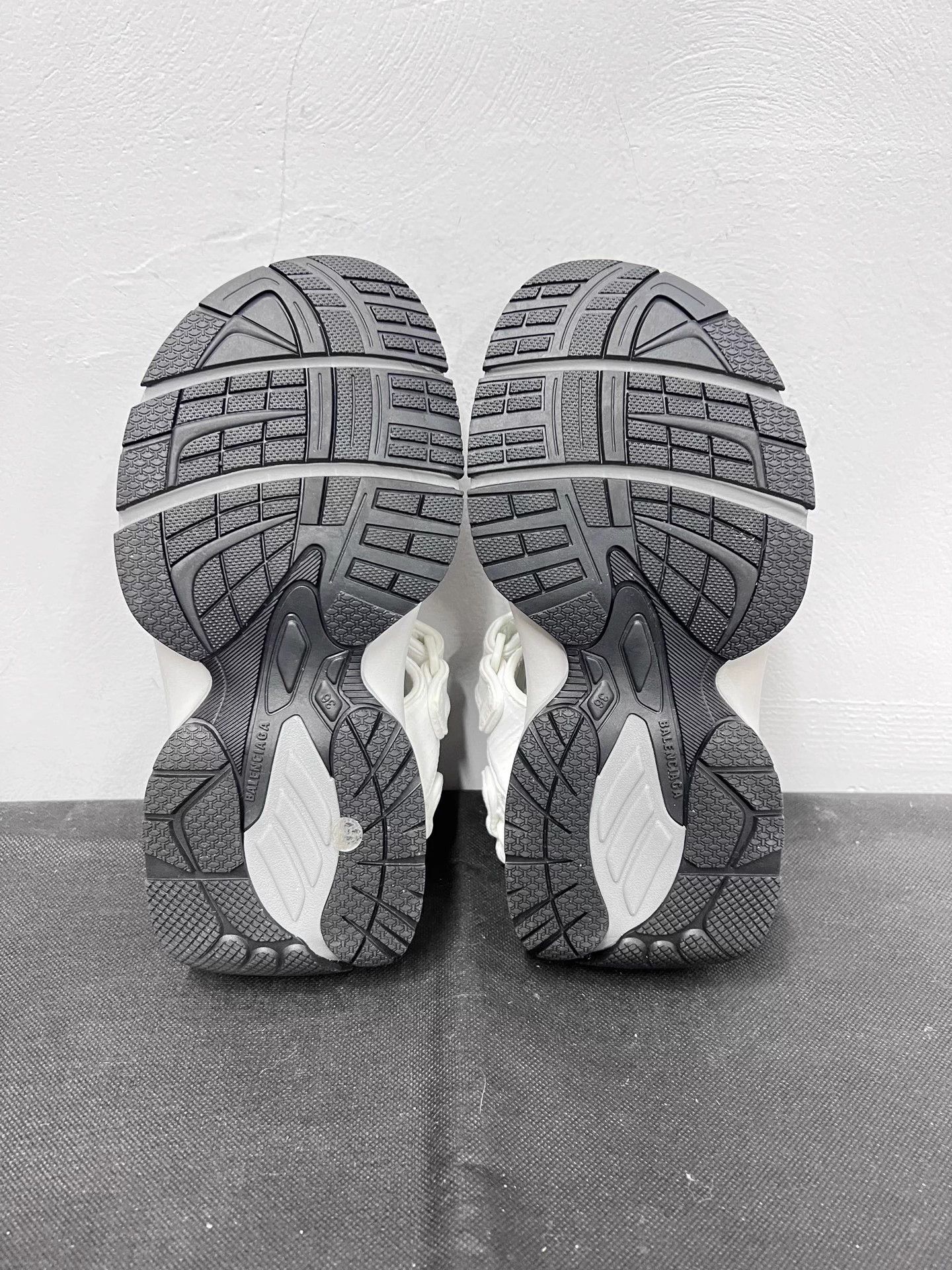 Balenciaga Balenciaga Tourist Fabric Open-toe Velcro Beach Sandals 36 Size US 6 / IT 36 - 6 Thumbnail