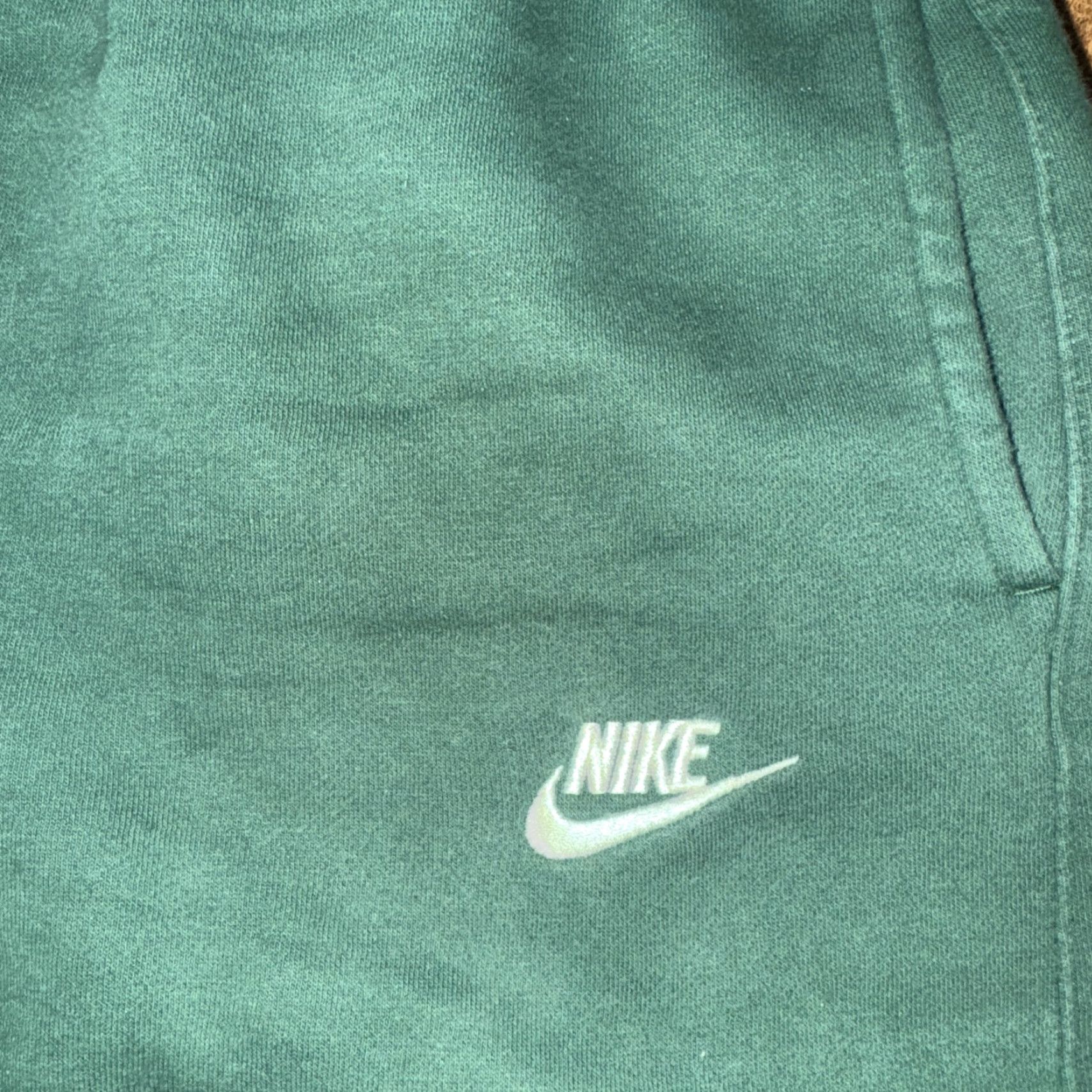 Nike Nike Sportswear Sweatpants Men’s M Green Tapered Jogger 32x28 Cuff Logo Activewear Streetwear Deb, etc. Size US 31 - 2 Thumbnail