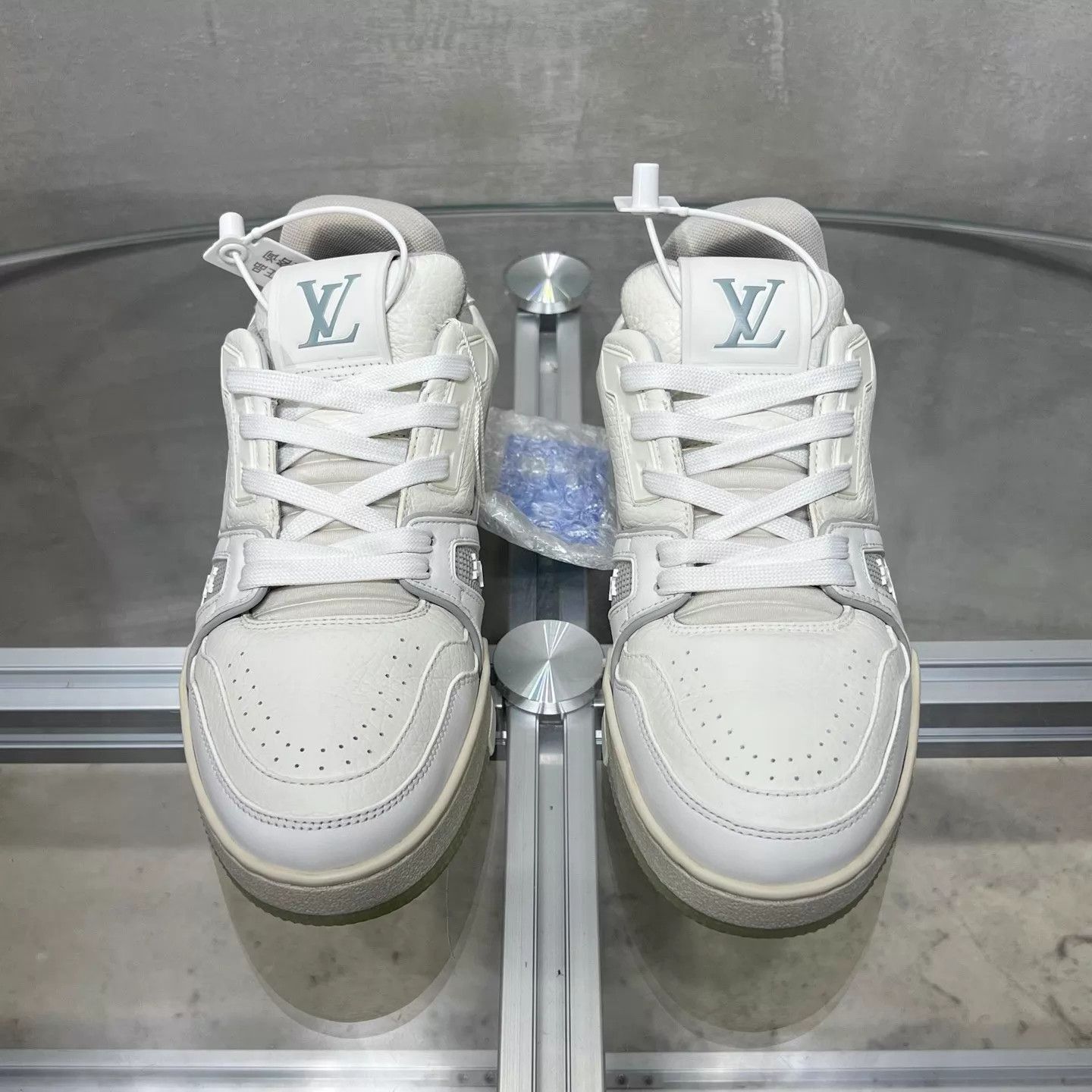 Louis Vuitton LV Trainer White Cement UK3.5/37.5 YH25245 Size US 7 / IT 37 - 1 Thumbnail