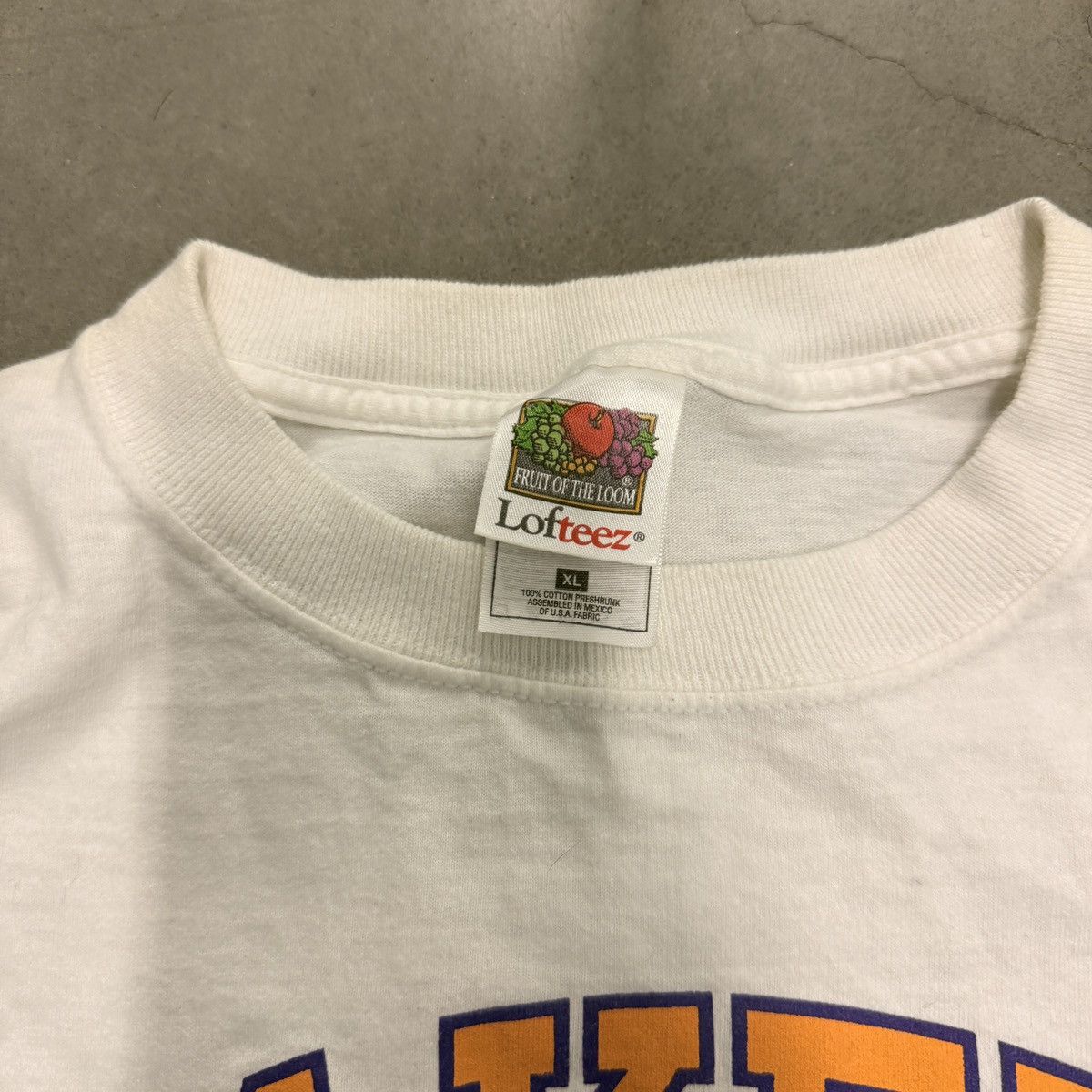 Vintage Vintage 2000s LA Lakers Back to Back Champions Tee Size US XL / EU 56 / 4 - 4 Thumbnail