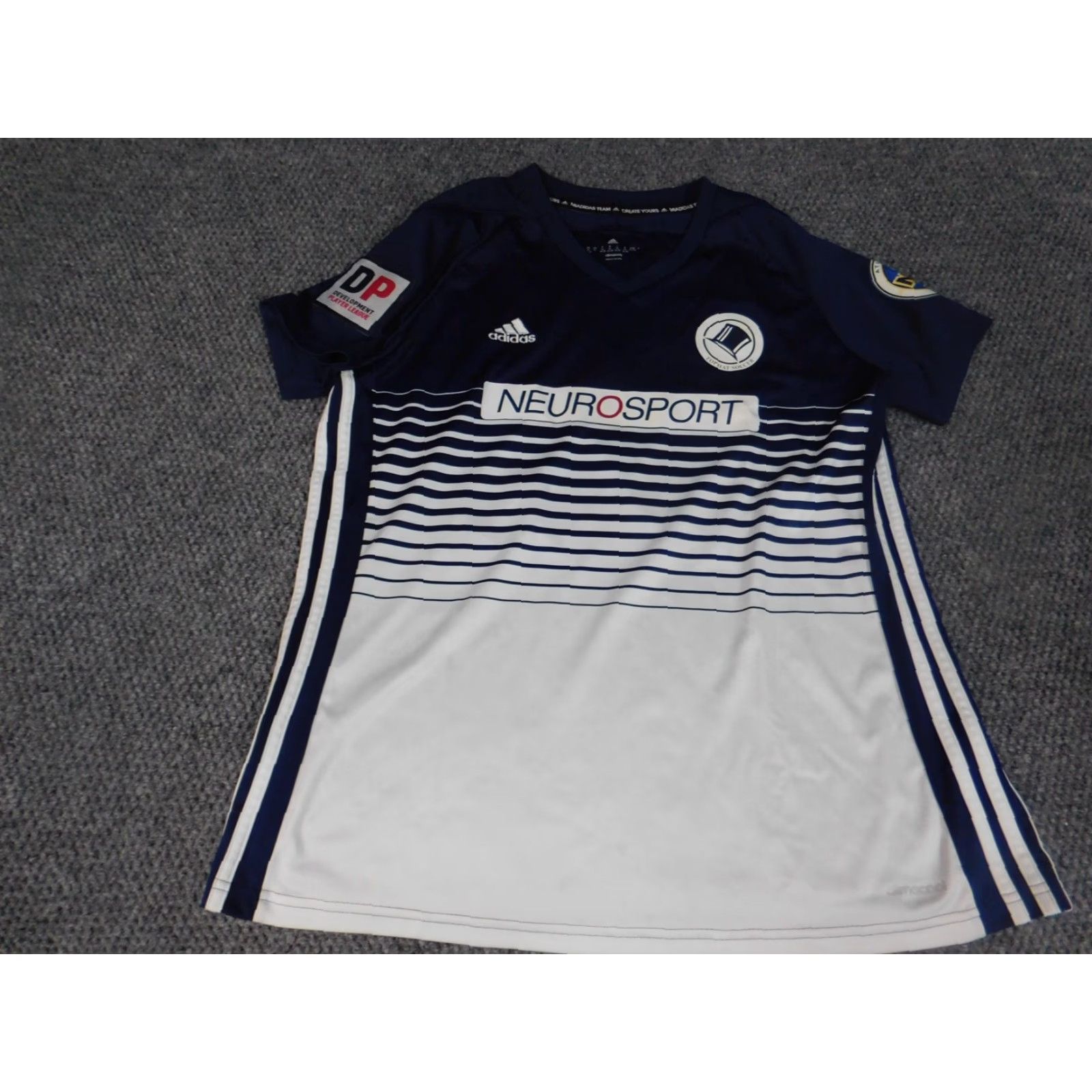 Adidas Adidas Shirt Womens XL Blue Jersey Short Sleeve Pullover Round Neck T-Shirt Regular Basic Casual Rose Pattern Knit Polyester Rayon Sportswear Size XL / US 12-14 / IT 48-50 - 2 Thumbnail