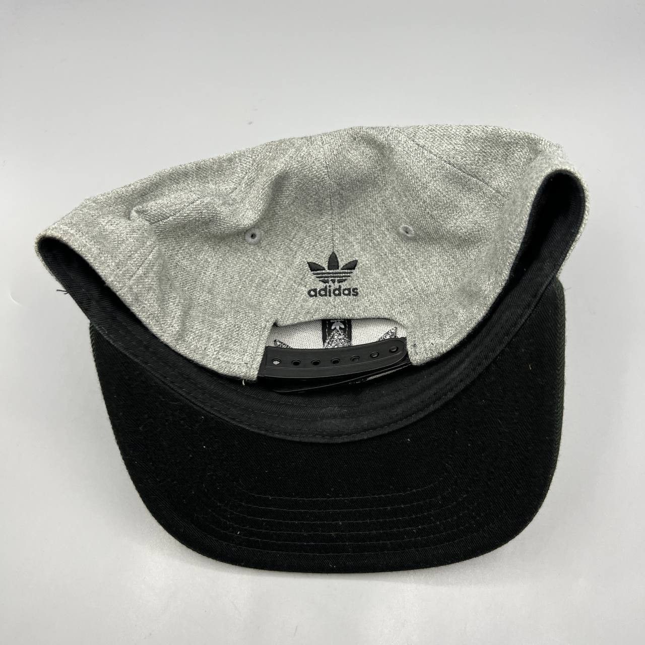 Adidas Adidas Hat Men Gray Black Embroidered Snap Back Cap Size ONE SIZE - 7 Thumbnail