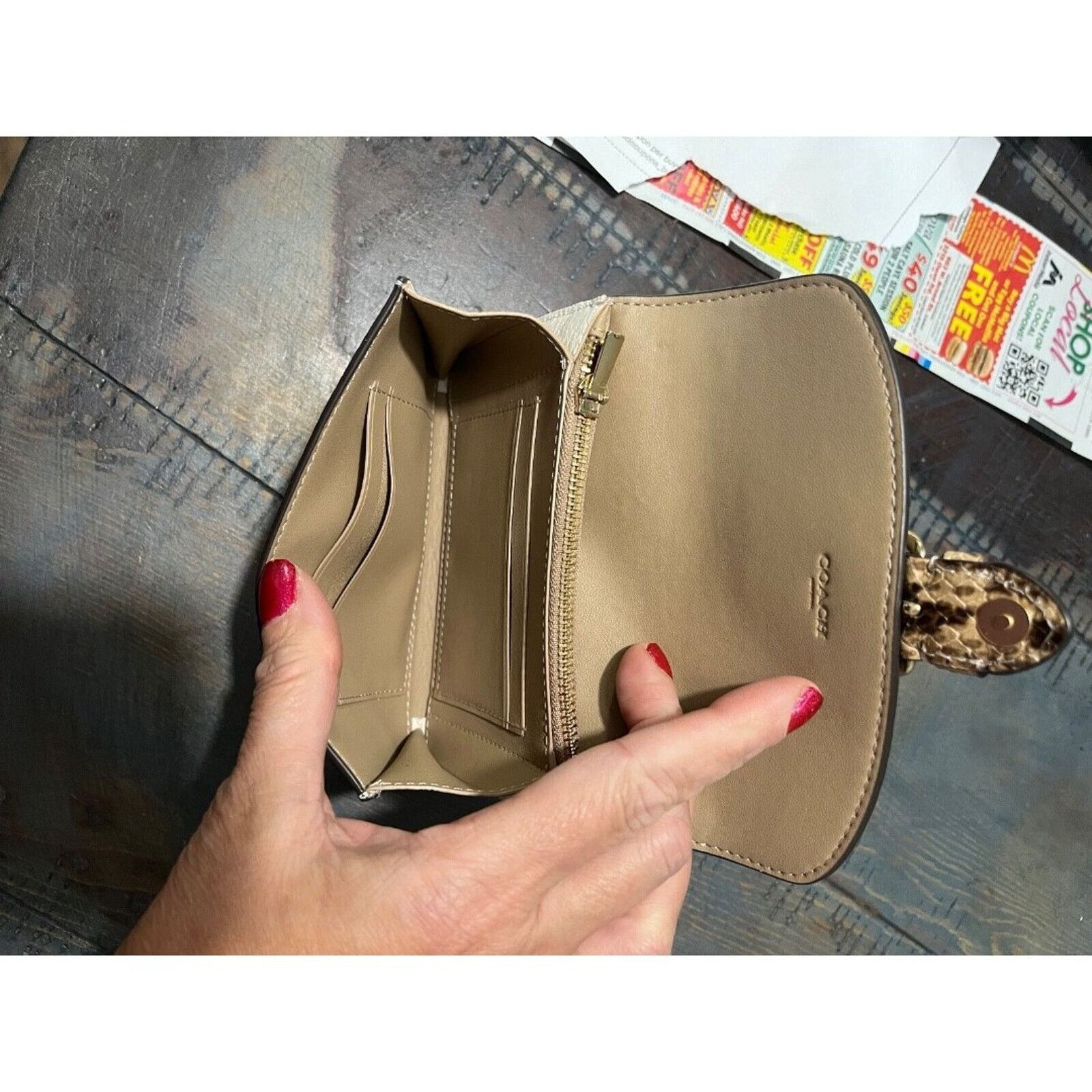 Coach NWT Coach Kleo Wallet Sig Canvas Gold/Lt Khaki Chalk CA440 Size ONE SIZE - 5 Thumbnail