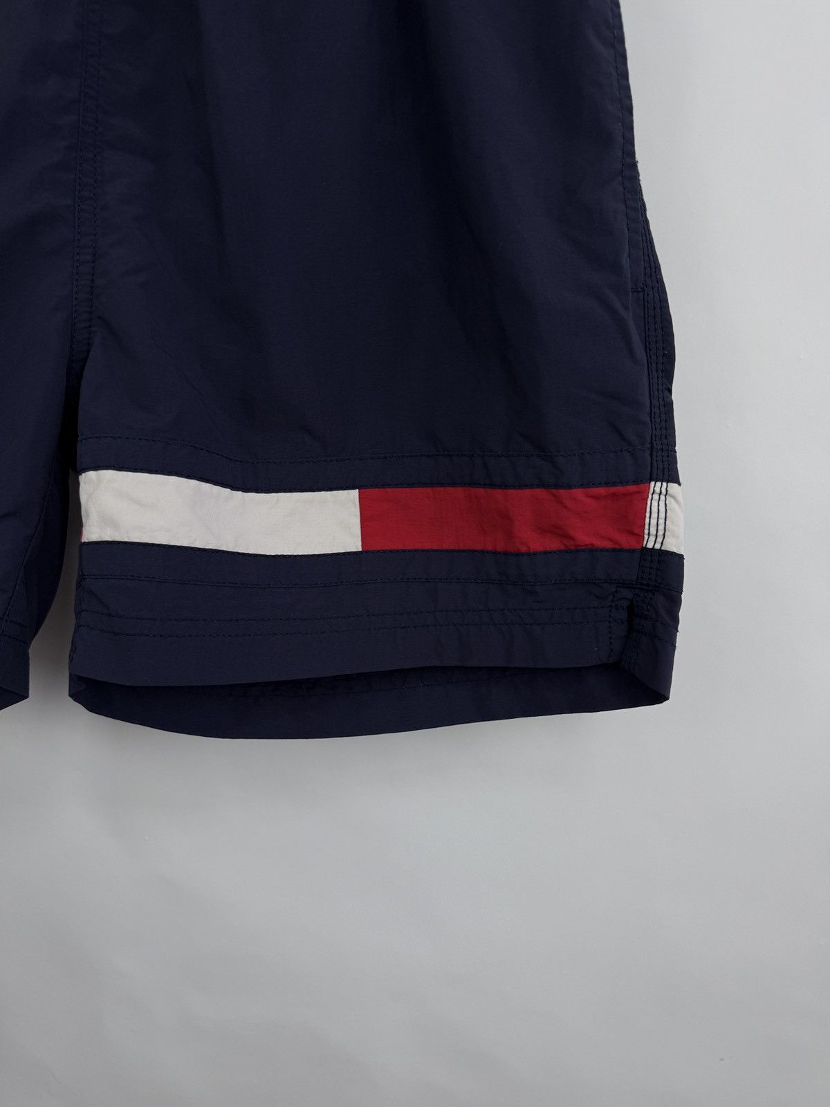 Tommy Hilfiger 🇺🇸 Y2K Tommy Hilfiger Nylon Beach Shorts Casual Streetwear Size US 32 / EU 48 - 3 Thumbnail