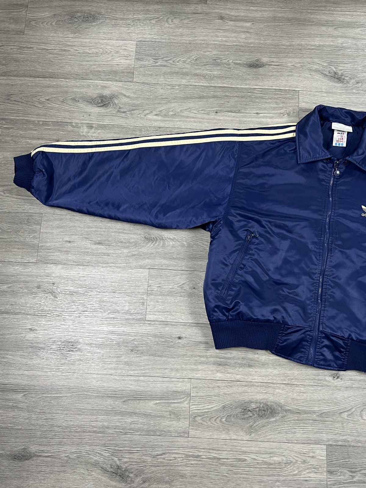 Adidas Rare Adidas vintage Bomber Jacket mens size S Size US S / EU 44-46 / 1 - 3 Thumbnail