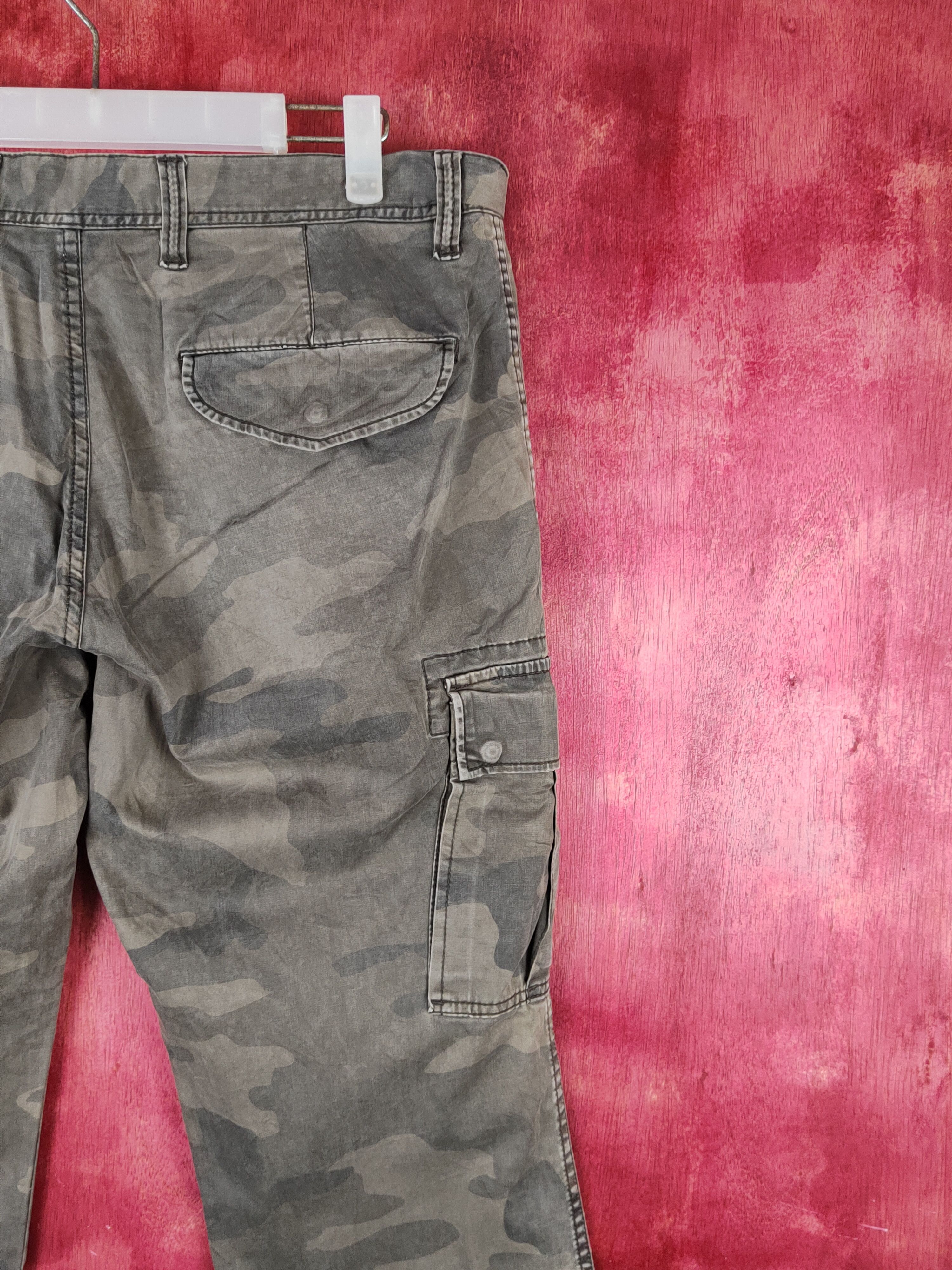 Japanese Brand Uniqlo Camouflage Multipocket Tactical Cargo Pants #1423 Size US 33 - 12 Thumbnail