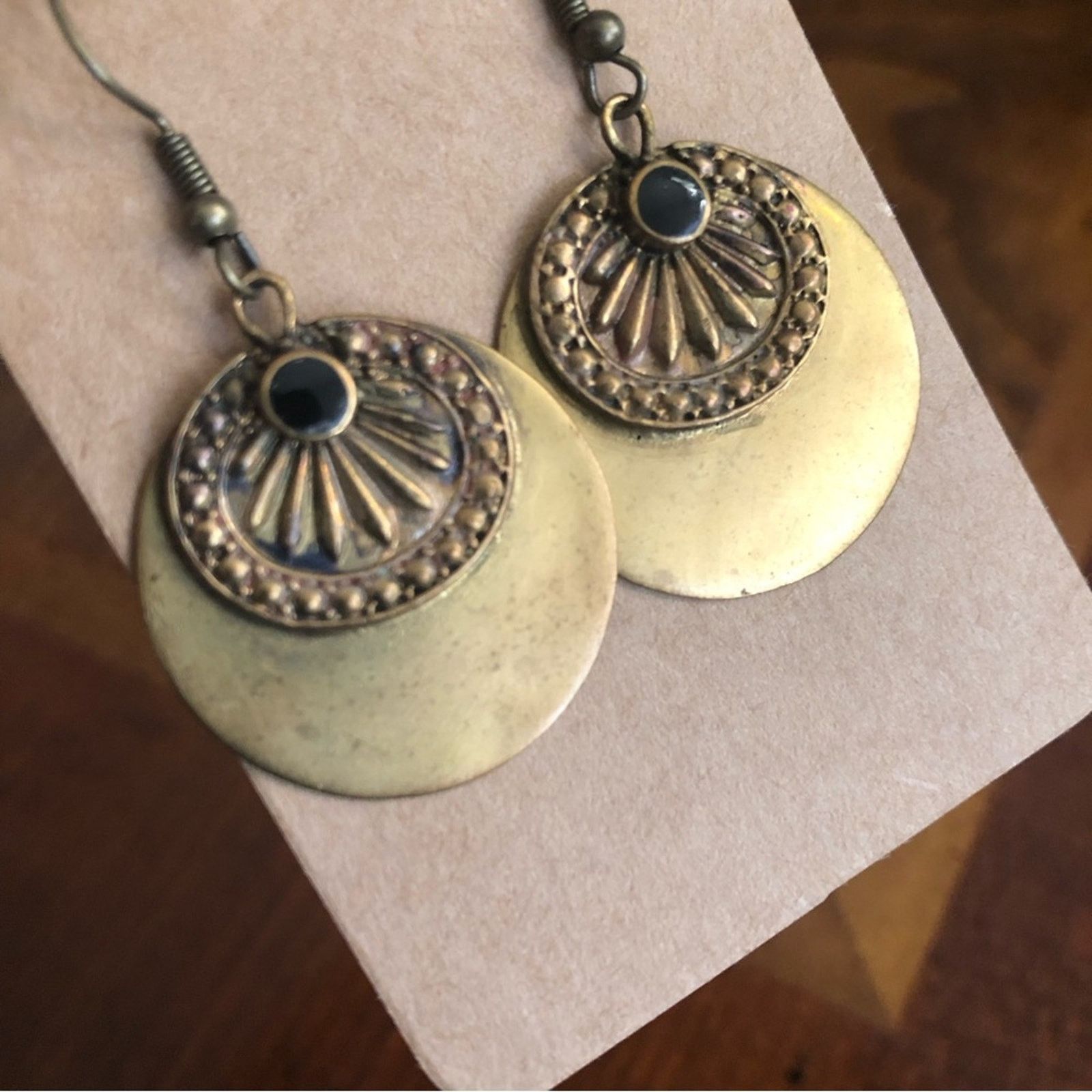 Handmade Vintage repurpose brass disc inlaid black onyx earrings Size ONE SIZE - 4 Thumbnail
