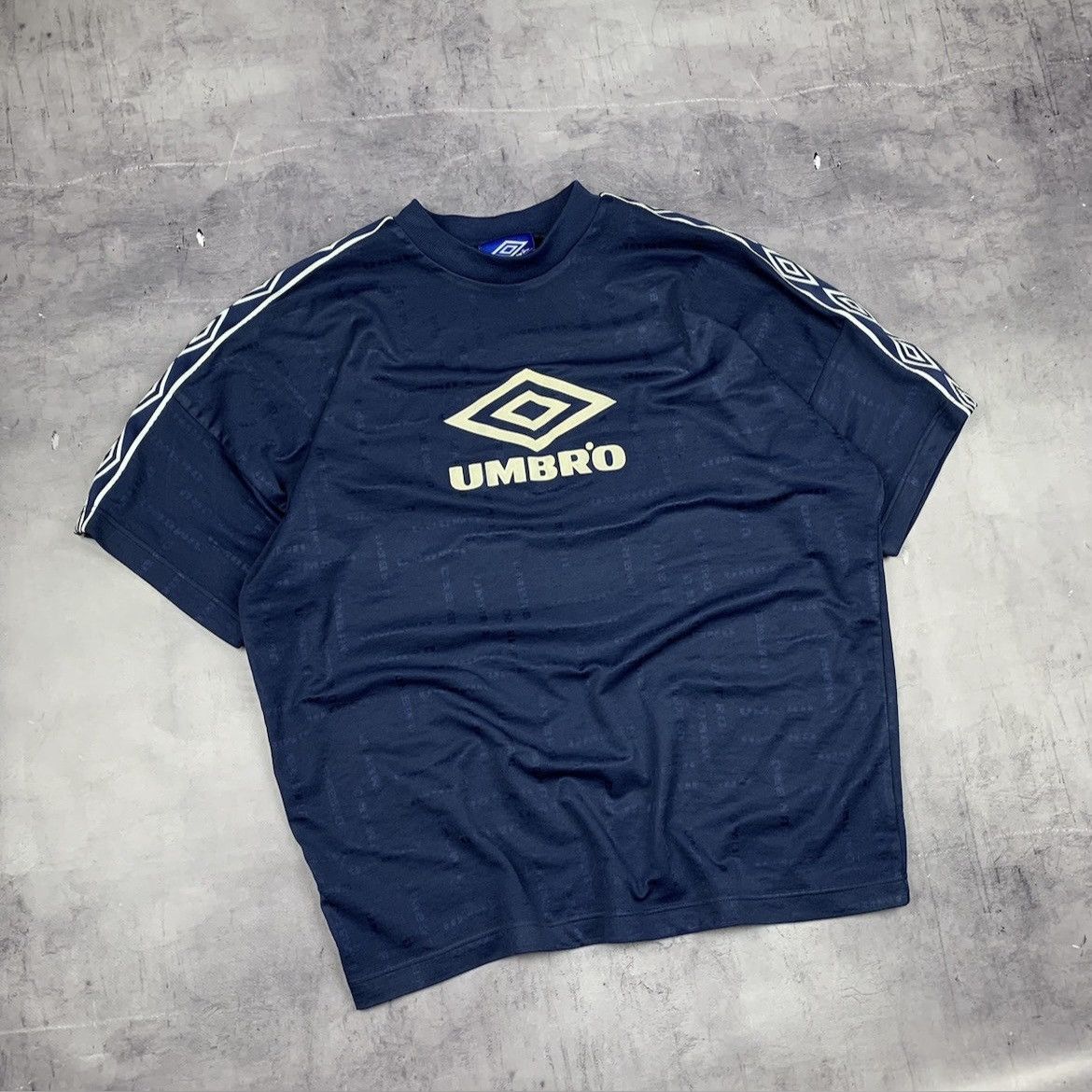Umbro Maillot de football Belfast 1990 pour homme, couleurs optons, Blanc/bleu électrique