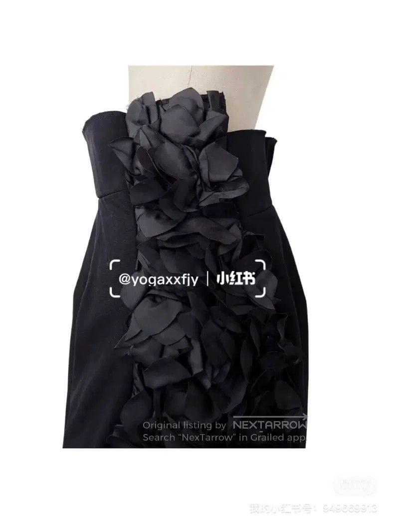 Comme des Garcons Comme Des Garcons size S Black Rose Decorated Skirt Size 22" - 8 Thumbnail