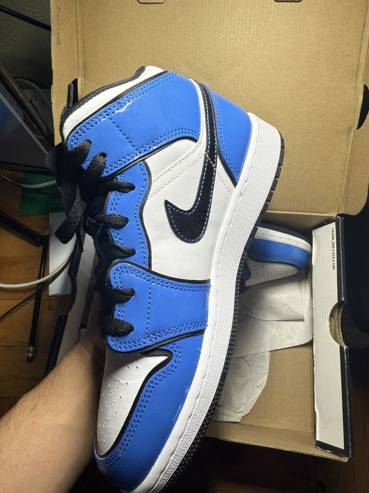Jordan Brand × Nike Jordan 1 Mid Signal Blue (GS) Size US 4.5 / IT 34.5 - 12 Thumbnail