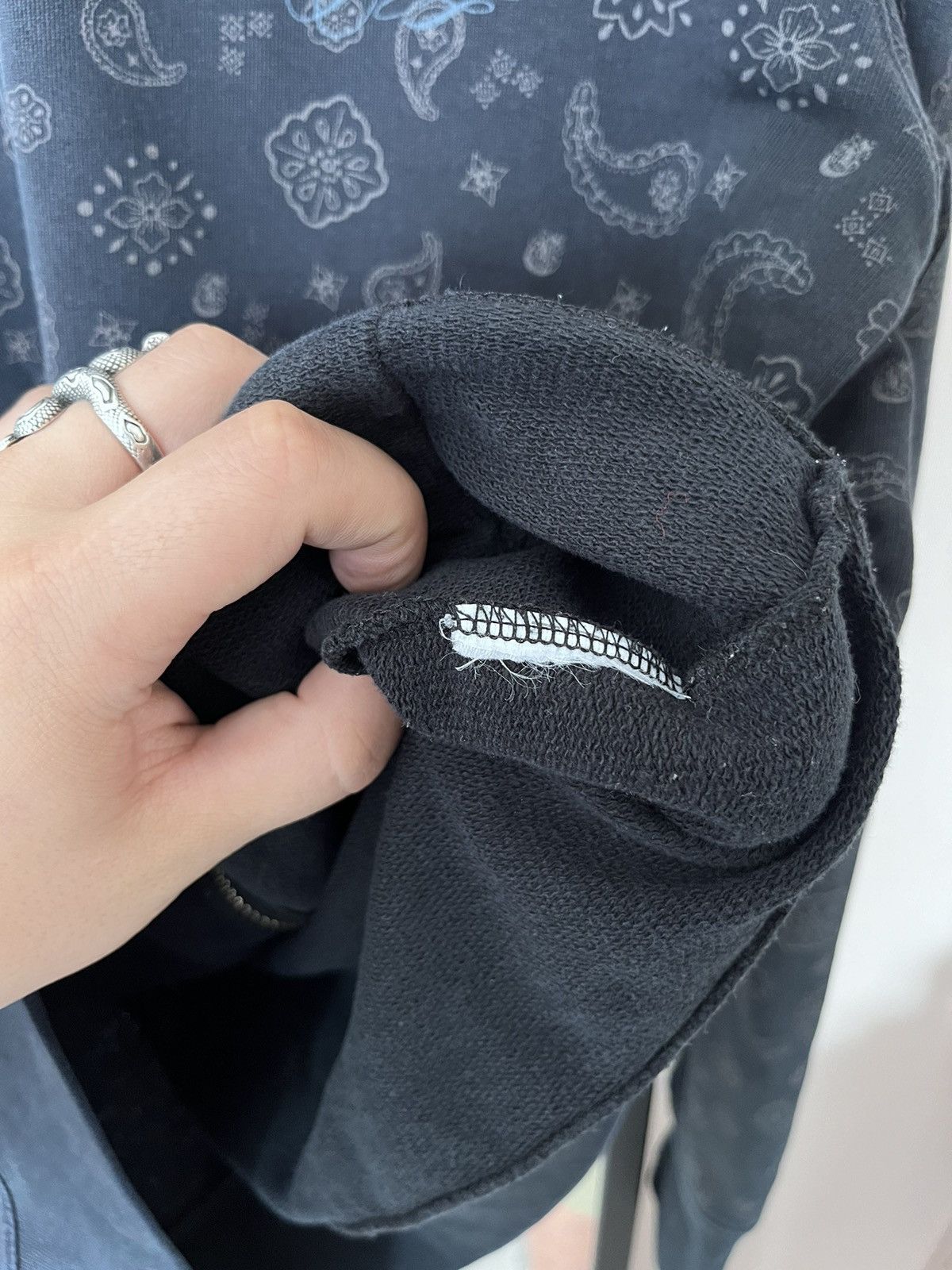 Carhartt Rare Carhartt Raiders Paisley Black Hoodie Vintage Streetwea Size US L / EU 52-54 / 3 - 10 Thumbnail
