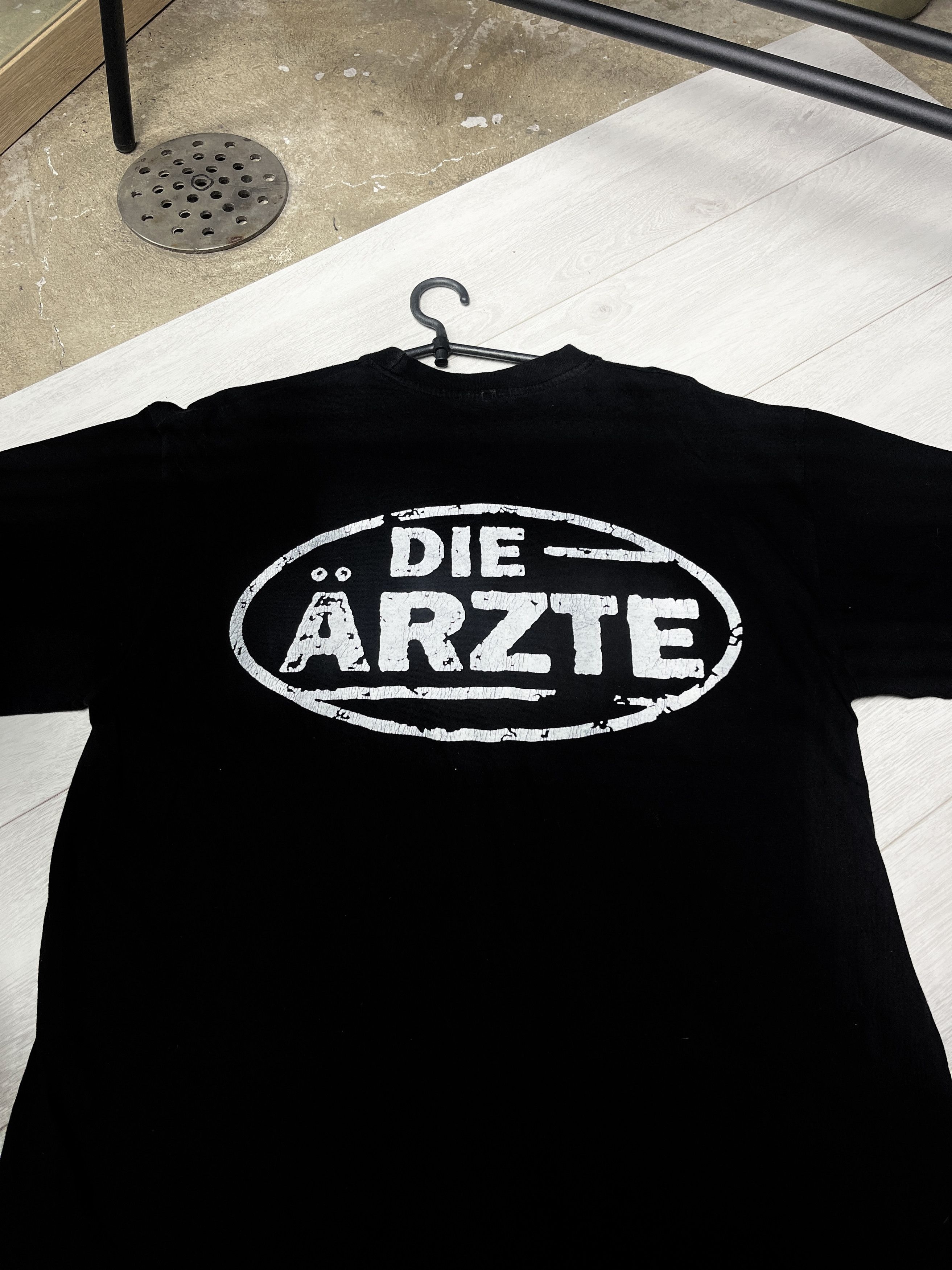 Band Tees 1990s DIE ÄRZTE GERMAN PUNK ROCK BAND TEE - LOT № 966 Size US XL / EU 56 / 4 - 4 Thumbnail