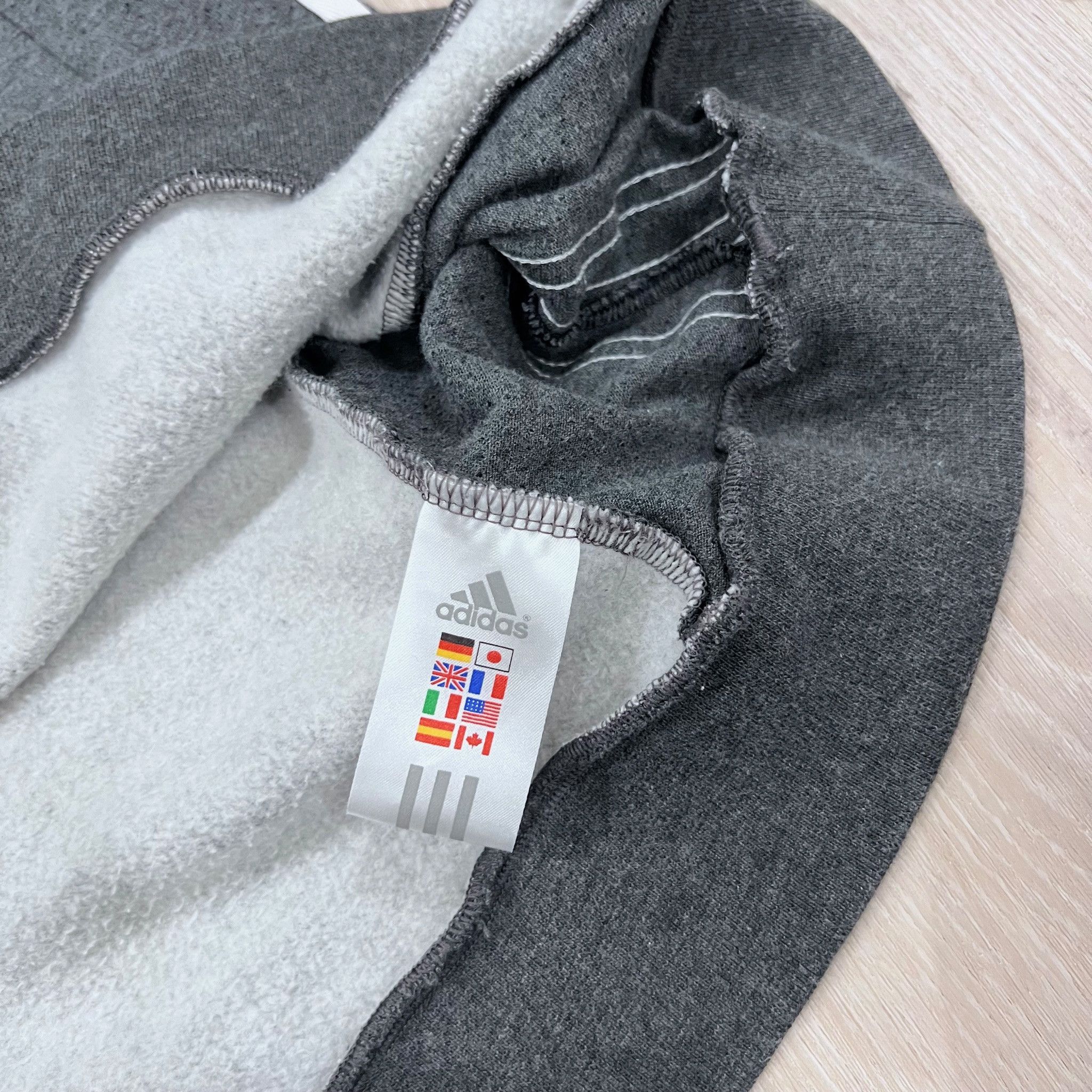 Adidas Adidas Patch Logo Front Three Stripes on Sides Body Sweater Size US M / EU 48-50 / 2 - 8 Thumbnail
