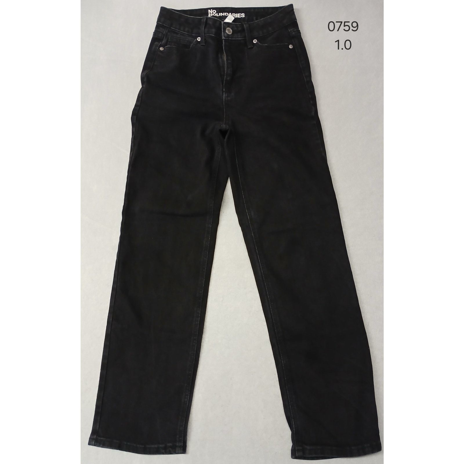 Other No Boundaries (2) Women's Black Relaxed Straight Fit Jeans Size 26" / US 2 / IT 38 - 1 Thumbnail