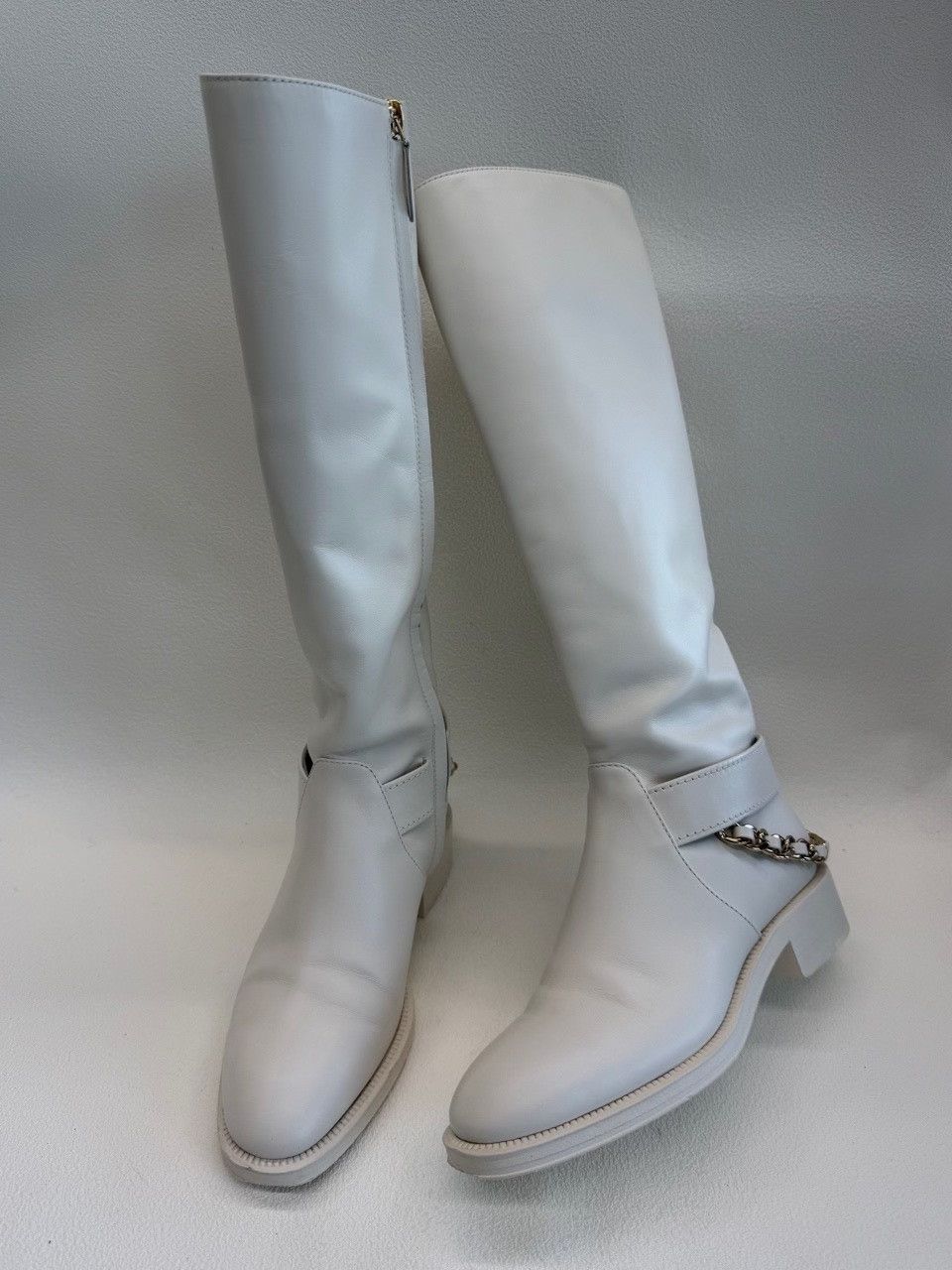 Chanel Chanel Retro Rare White Boots us_5 Women Size US 5 / IT 35 - 1 Thumbnail