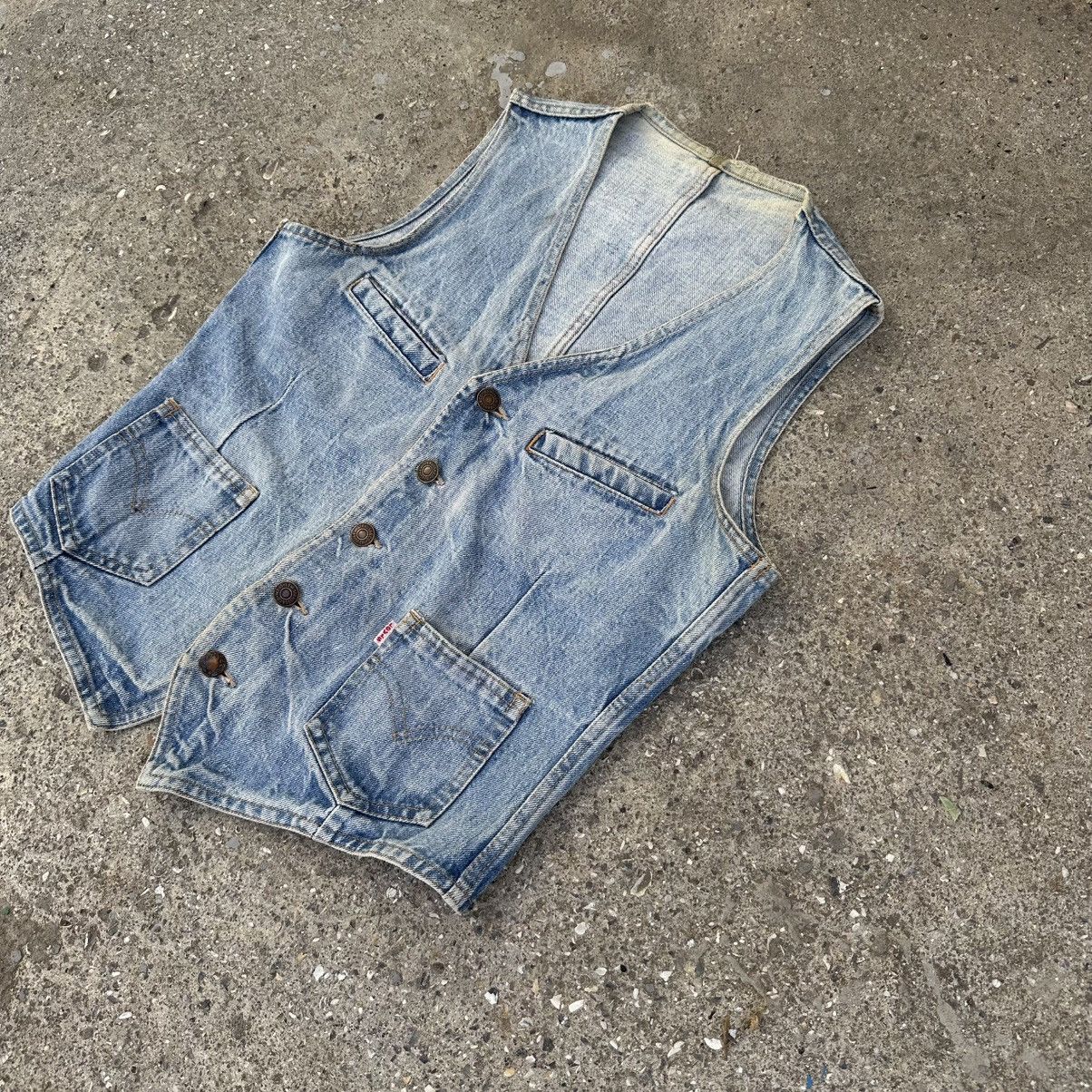 Levi's VERY RARE WESTERN 60s/70s Levi’s White/Red Reverse Tab Vest Size S / US 4 / IT 40 - 2 Thumbnail