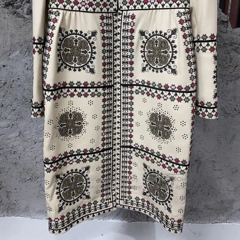 Valentino Valentino Long Beigey Coat for Women . Size XXS / US 00 / IT 34 - 4 Thumbnail