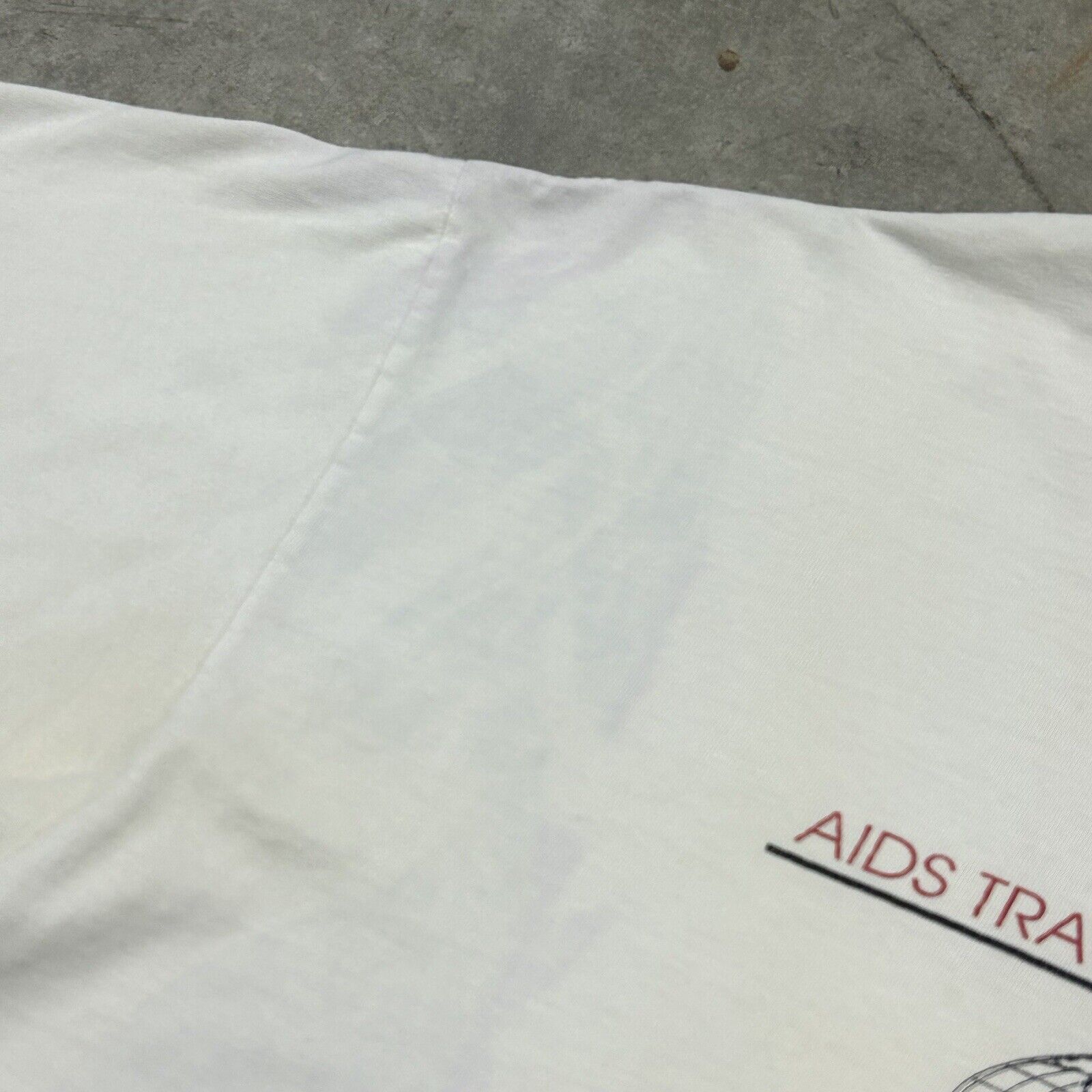 Vintage Vintage 90s AIDS Travels Safe Sex RARE Obscure White T-shirt Size US XL / EU 56 / 4 - 4 Thumbnail