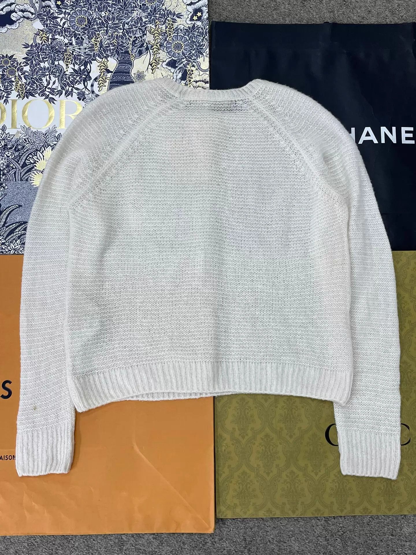 Max Mara MaxMara white cashmere knit crewneck sweater S new Size S / US 4 / IT 40 - 2 Thumbnail