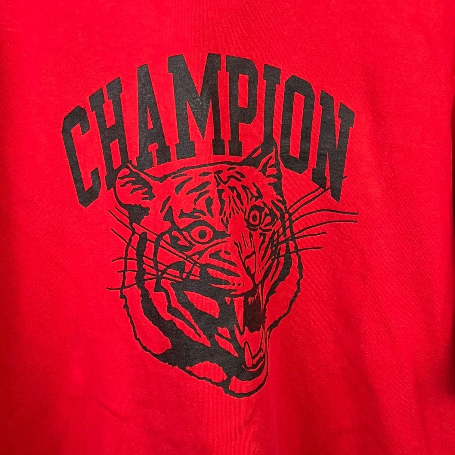 Champion Men's Vintage CHAMPION Red Logo Tiger T-Shirt Y2K Size XL Size US XL / EU 56 / 4 - 2 Thumbnail