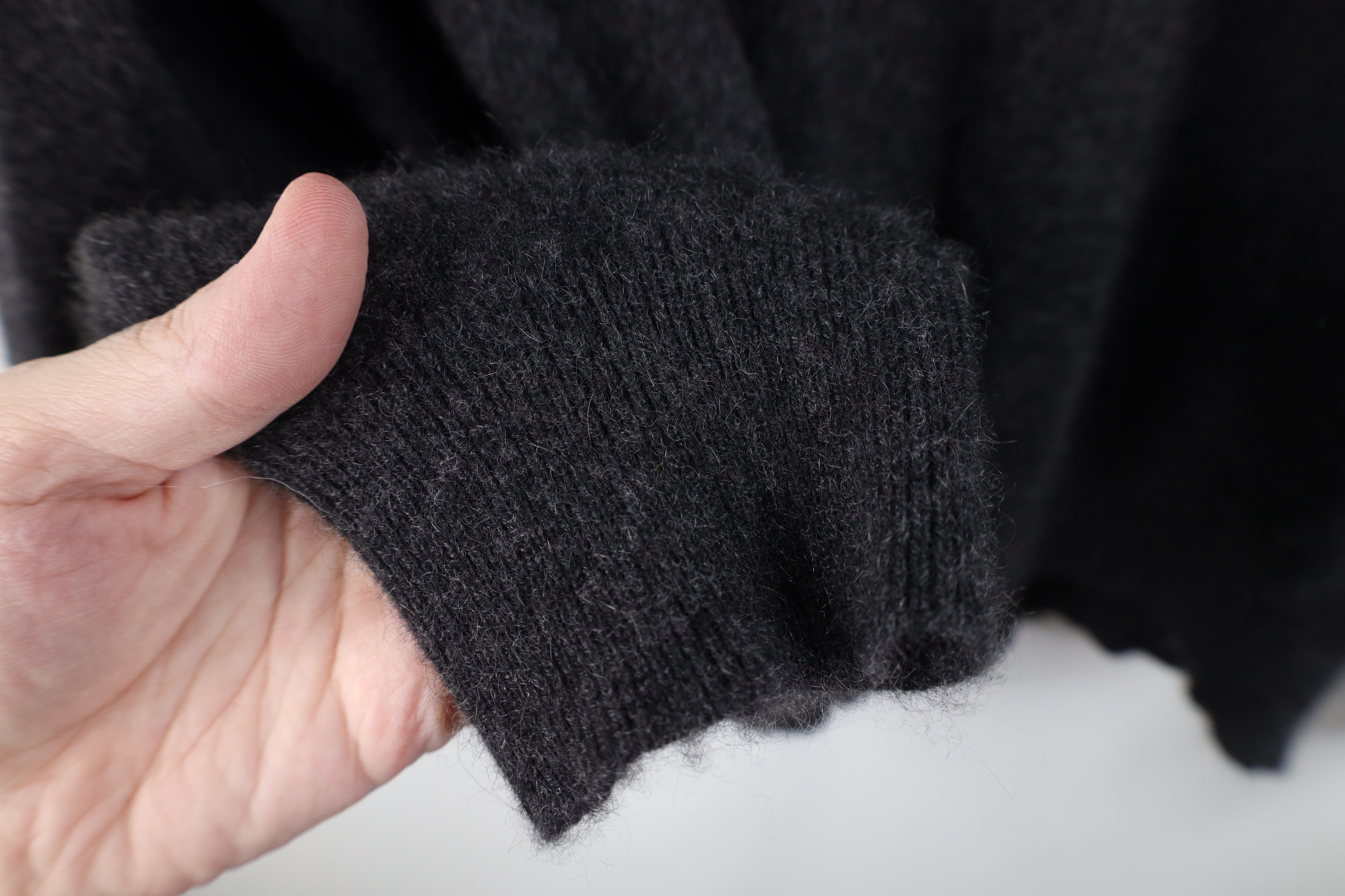 Vintage Streetwear Soft Cashmere Knit V-Neck Sweater Charcoal Gray Size US XL / EU 56 / 4 - 5 Thumbnail