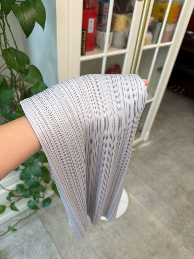 Issey Miyake Issey Miyake size:1 A light grey skirt Size 42" / US 20 - 5 Thumbnail