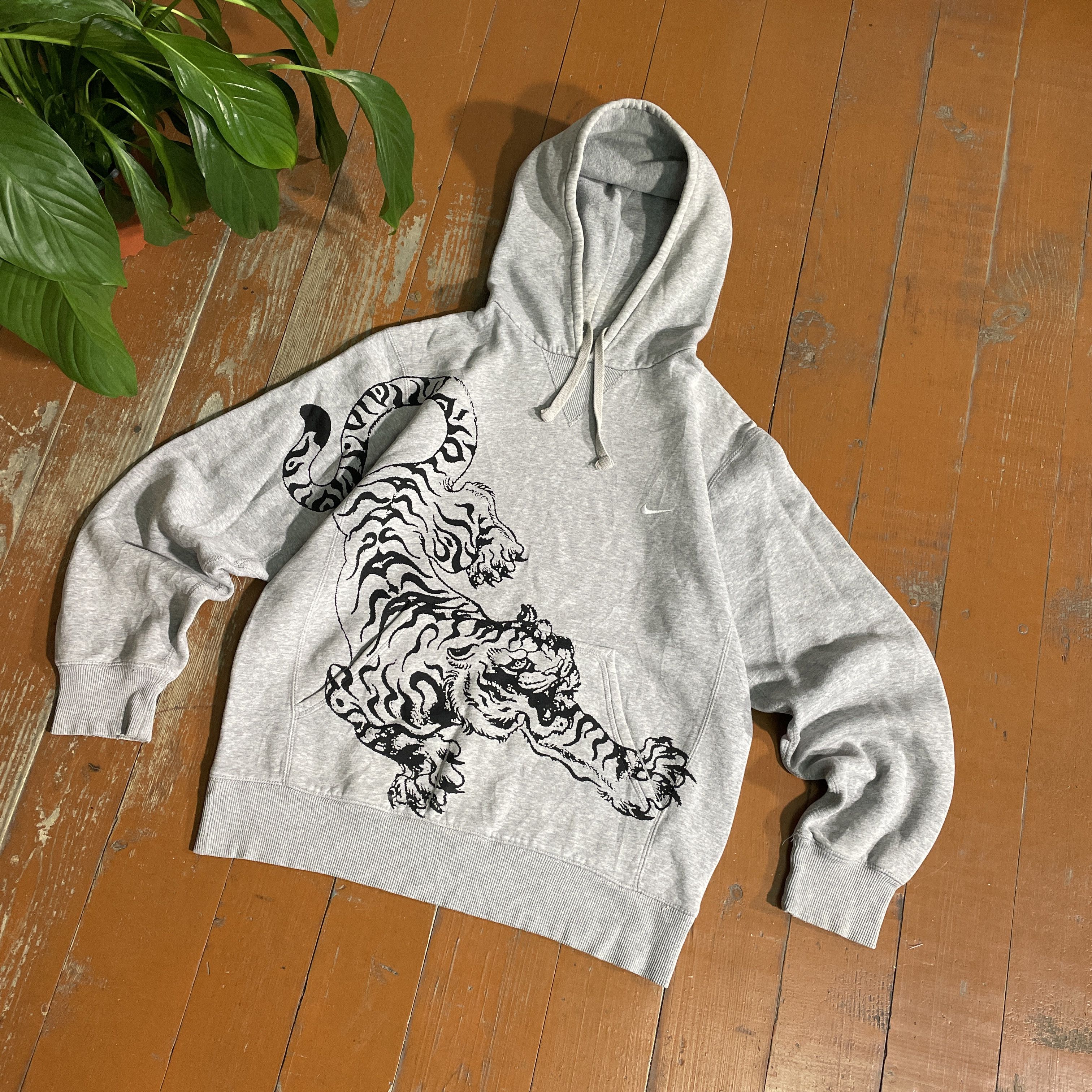 Nike Vintage Custom Nike gray Hoodie Tiger art grunge opium y2k Size US M / EU 48-50 / 2 - 2 Thumbnail