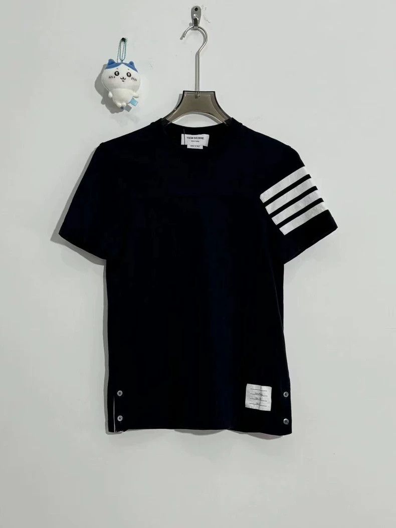 Thom Browne Thom Browne Navy Short Sleeve Logo T-Shirt - dmc Size US XXS / EU 40 - 1 Thumbnail