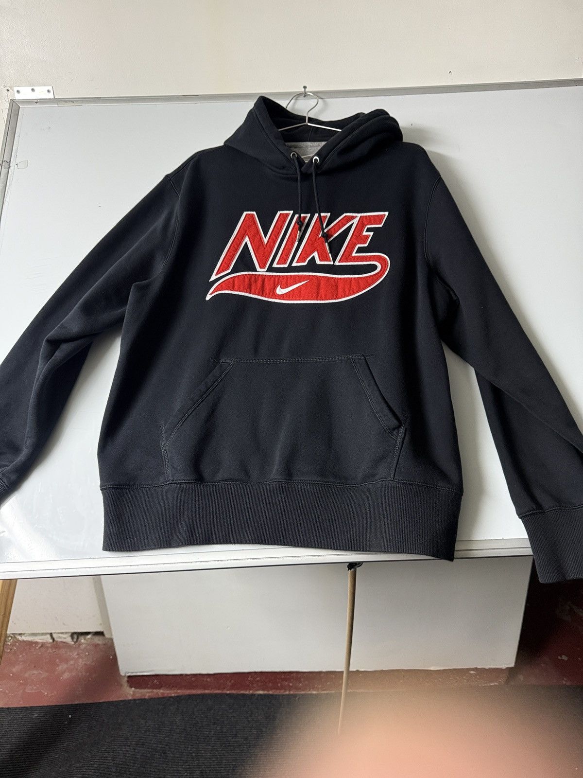 Nike Nike Men's Black Hoodie with Red Logo Size US XL / EU 56 / 4 - 10 Thumbnail