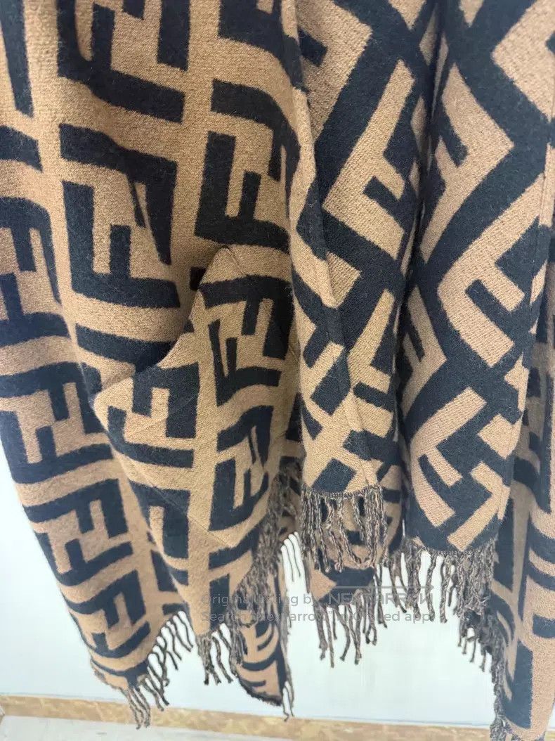Fendi Fendi Brown cashmere cloak Size M / US 6-8 / IT 42-44 - 4 Thumbnail