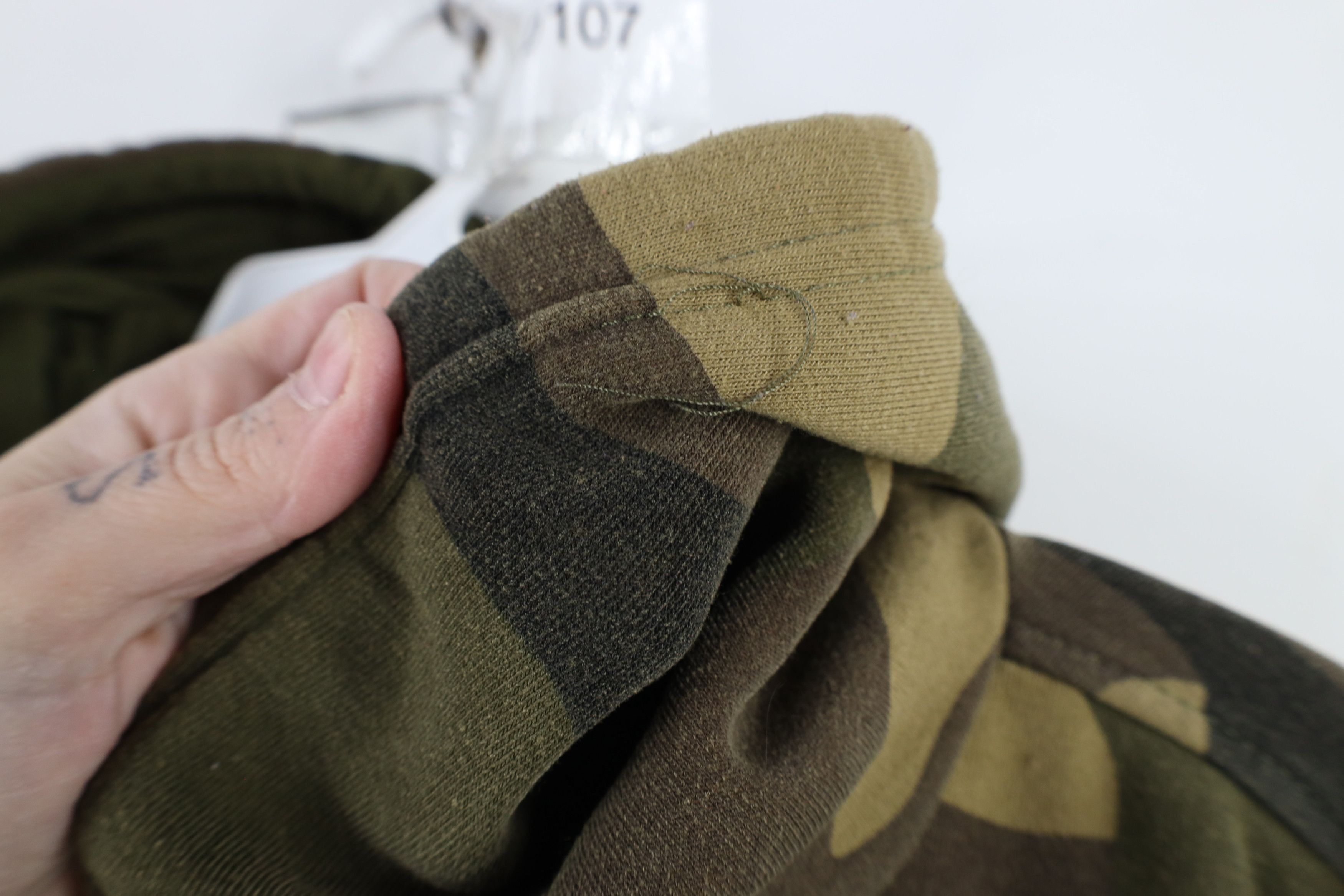 Vintage Vintage 90s Streetwear Heavy Camouflage Hoodie Sweatshirt Size US XXL / EU 58 / 5 - 5 Thumbnail