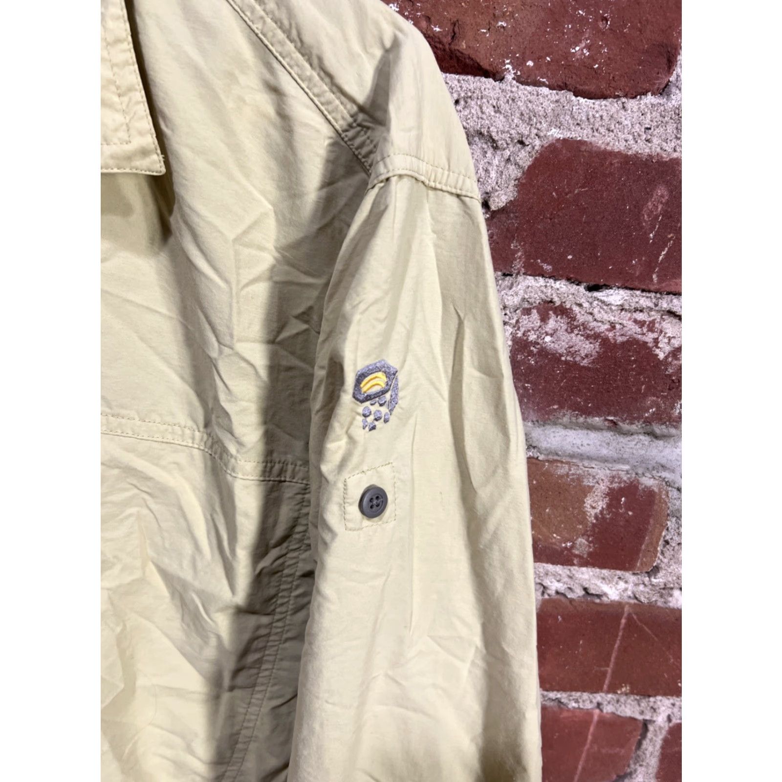 Mountain Hardwear Mountain Hardwear Button-Up Shirt Women L Green Long Sleeve Casual Solid Pockets Button-Up Vintage No Regular Fit 2010s? Size L / US 10 / IT 46 - 3 Thumbnail