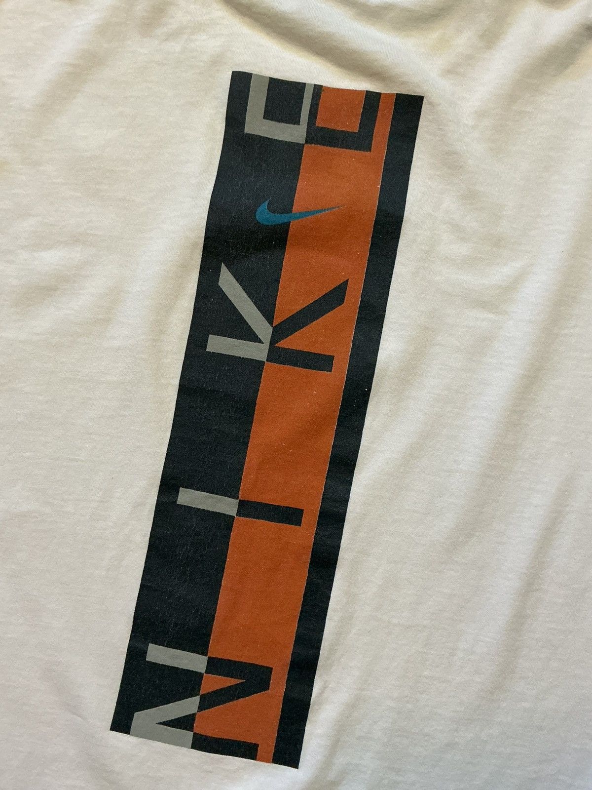 Nike Vintage 90s Nike Box Logo Center Swoosh Graphic T-Shirt Size US XL / EU 56 / 4 - 1 Thumbnail