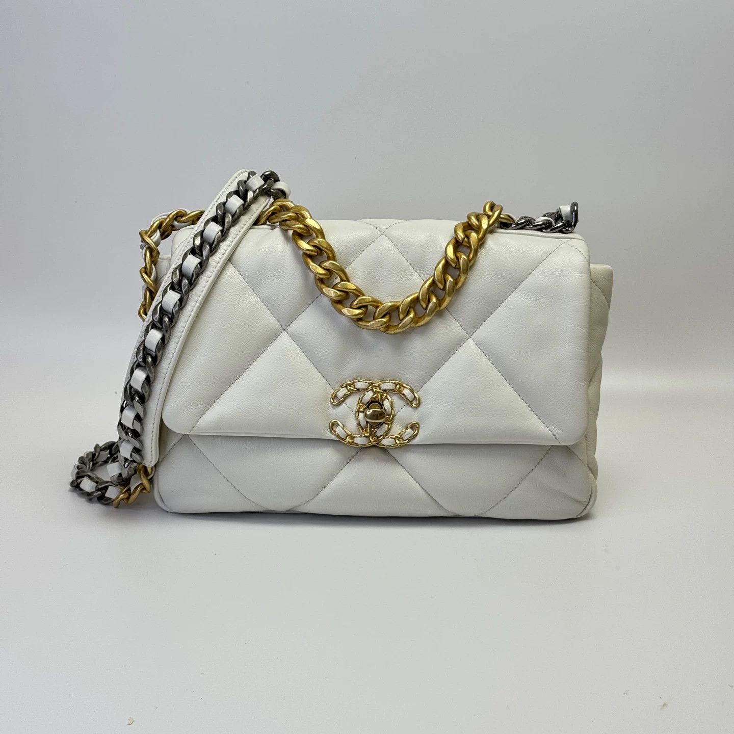 Chanel Pre-loved Bag Very good condition Size ONE SIZE - 1 Thumbnail
