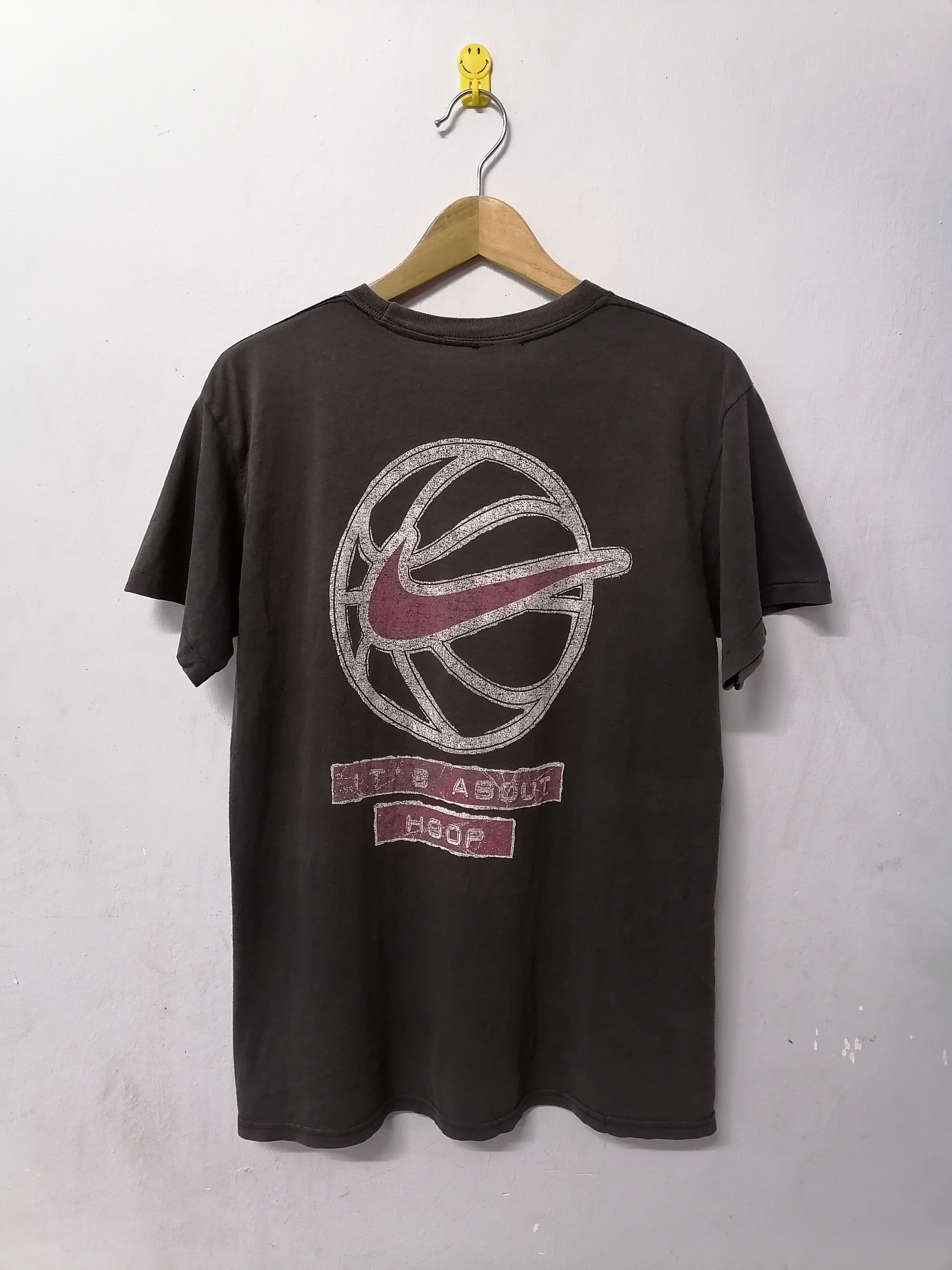 Nike × Vintage Trashed Faded Vintage 90s Nike Basketball T-shirt Size US M / EU 48-50 / 2 - 3 Thumbnail