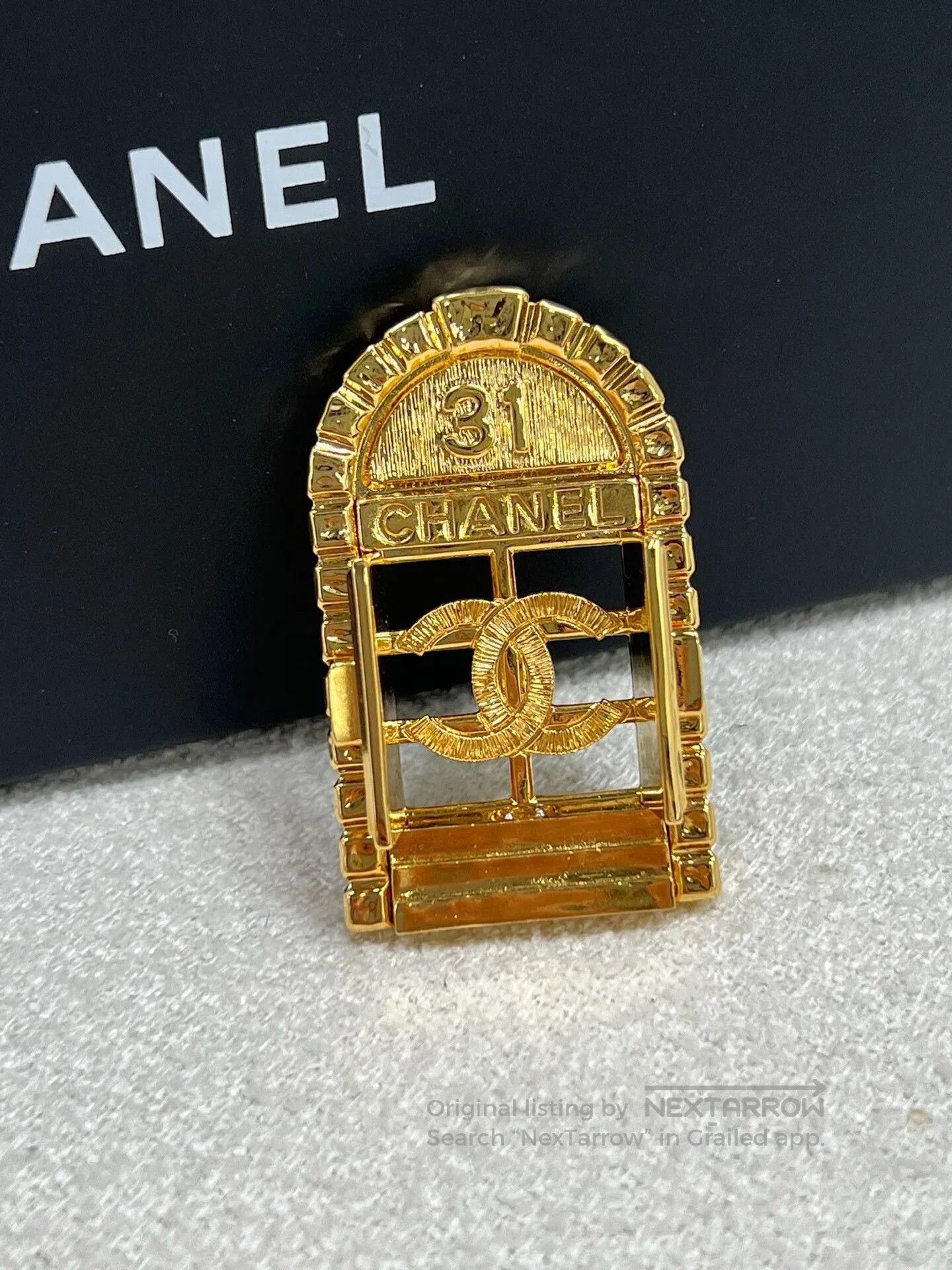 Chanel Chanel Rue Cambon Gold Gate Brooch. Size ONE SIZE - 3 Thumbnail