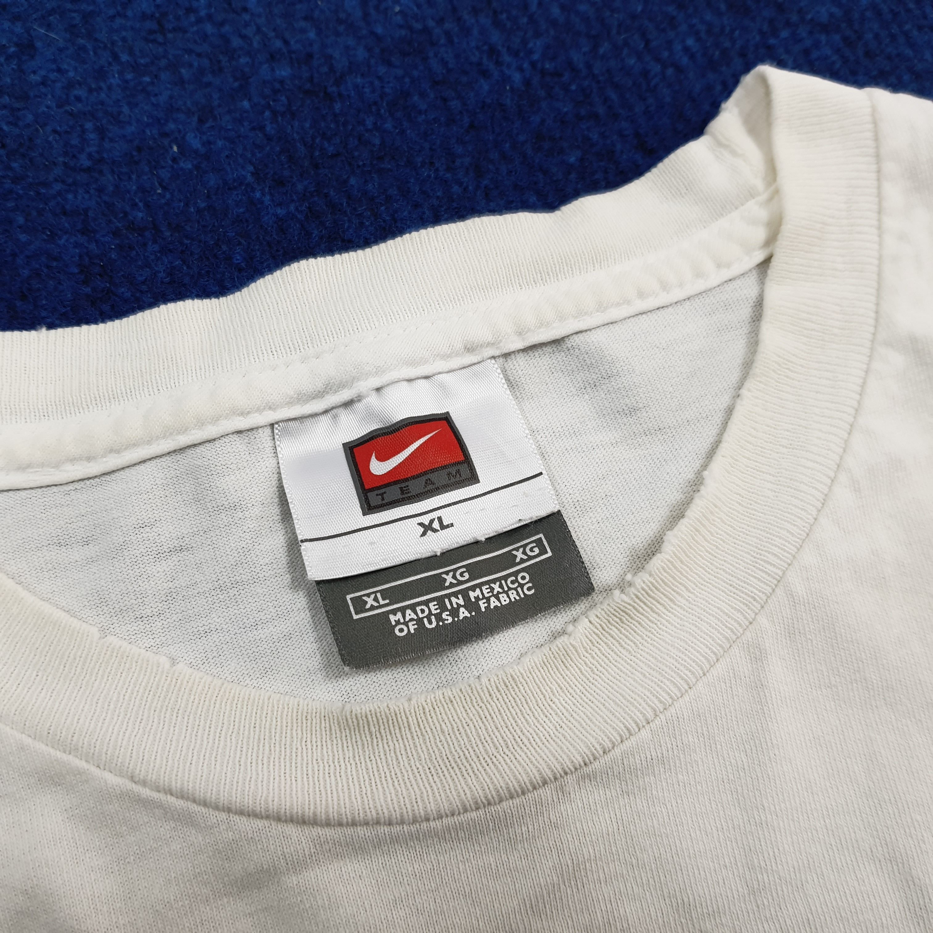 NBA × Nike × Vintage Vintage NIKE Center Pistons 2004 NBA Champions Tshirt Size US XL / EU 56 / 4 - 5 Thumbnail