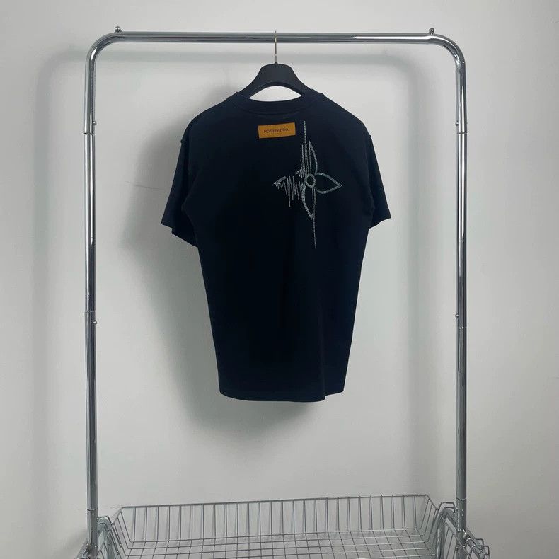 Louis Vuitton Louis Vuitton Hanging line logo black short sleeve 2501-Nex Size US L / EU 52-54 / 3 - 2 Thumbnail