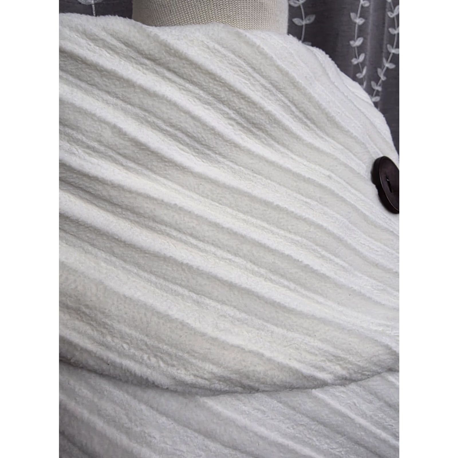 Vintage VINTAGE Le Moda Shawl Collar Fleece Poncho Ivory One Size OSFM Womens Button Accent Knit Cape Size ONE SIZE - 5 Thumbnail