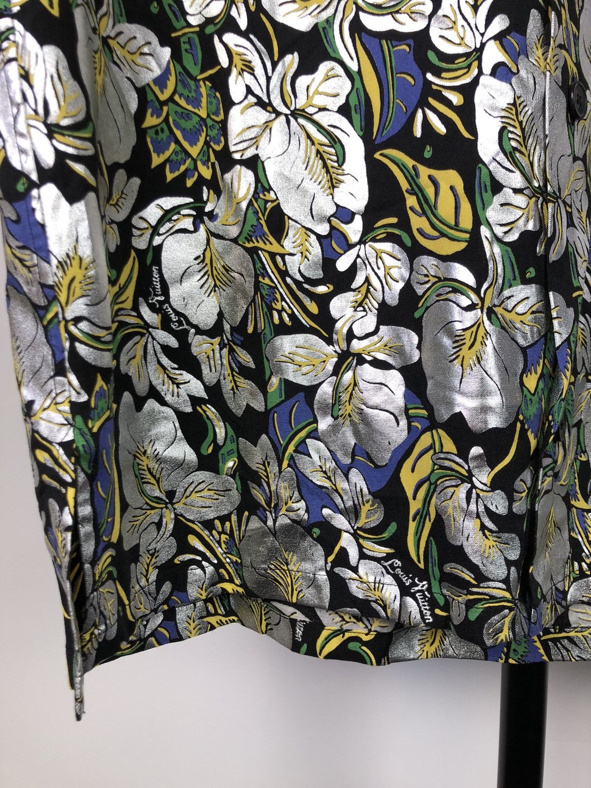 Louis Vuitton Louis Vuitton Hawaii Flowers Shirt Very Rare Made in Italy Size US XL / EU 56 / 4 - 3 Thumbnail