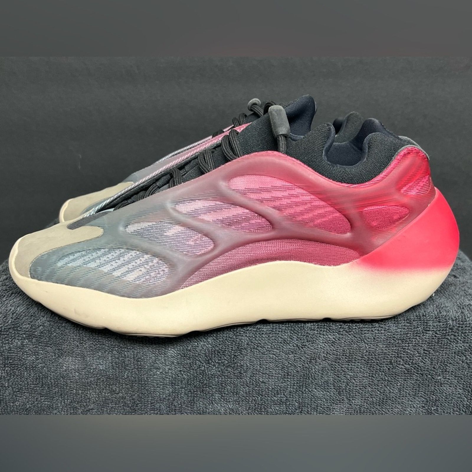 Adidas adidas Yeezy 700 V3 Fade Carbon 2022 WORN ONCE AUTHENTIC Size US 9.5 / EU 42-43 - 1 Thumbnail