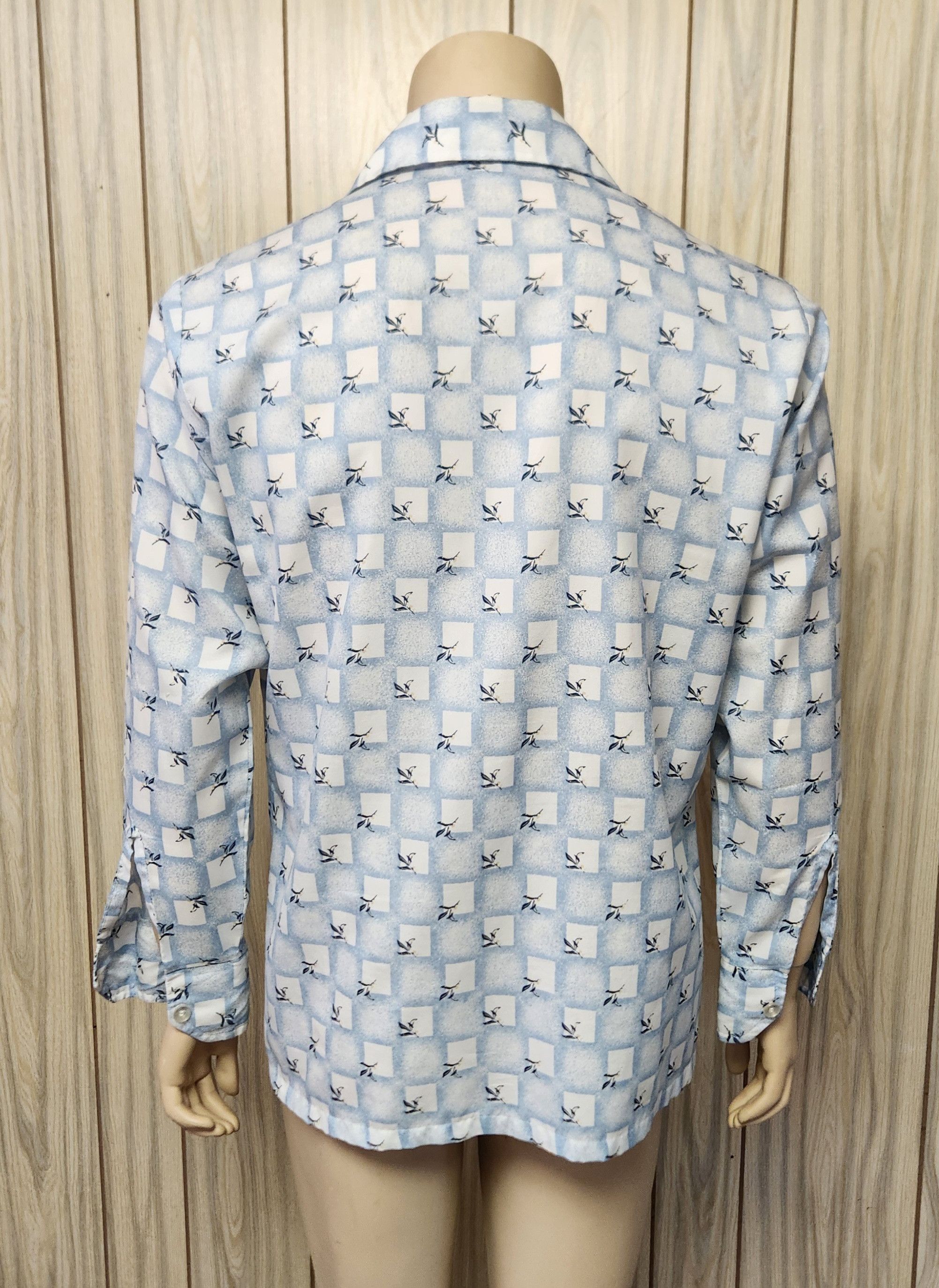 Vintage men's disco shirt L vintage 1970s nylon blue white Size US L / EU 52-54 / 3 - 7 Thumbnail