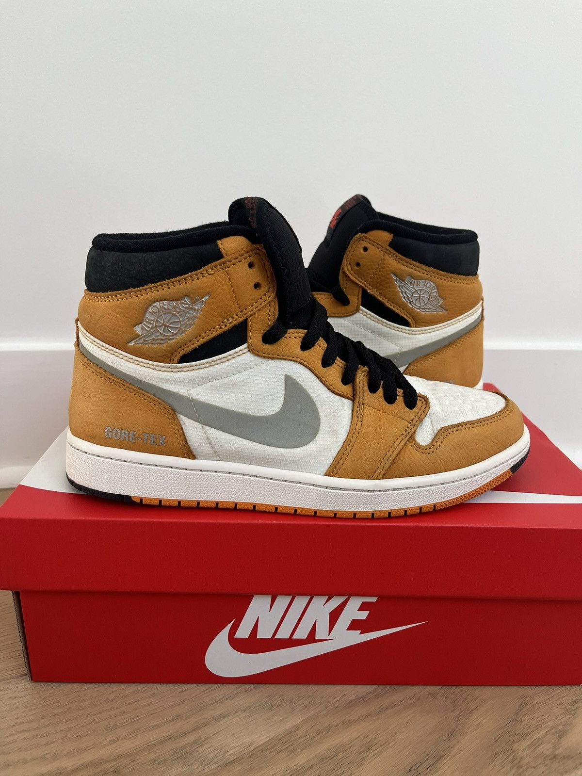 Jordan Brand Jordan 1 High Goretex Size US 8 / EU 41 - 1 Thumbnail