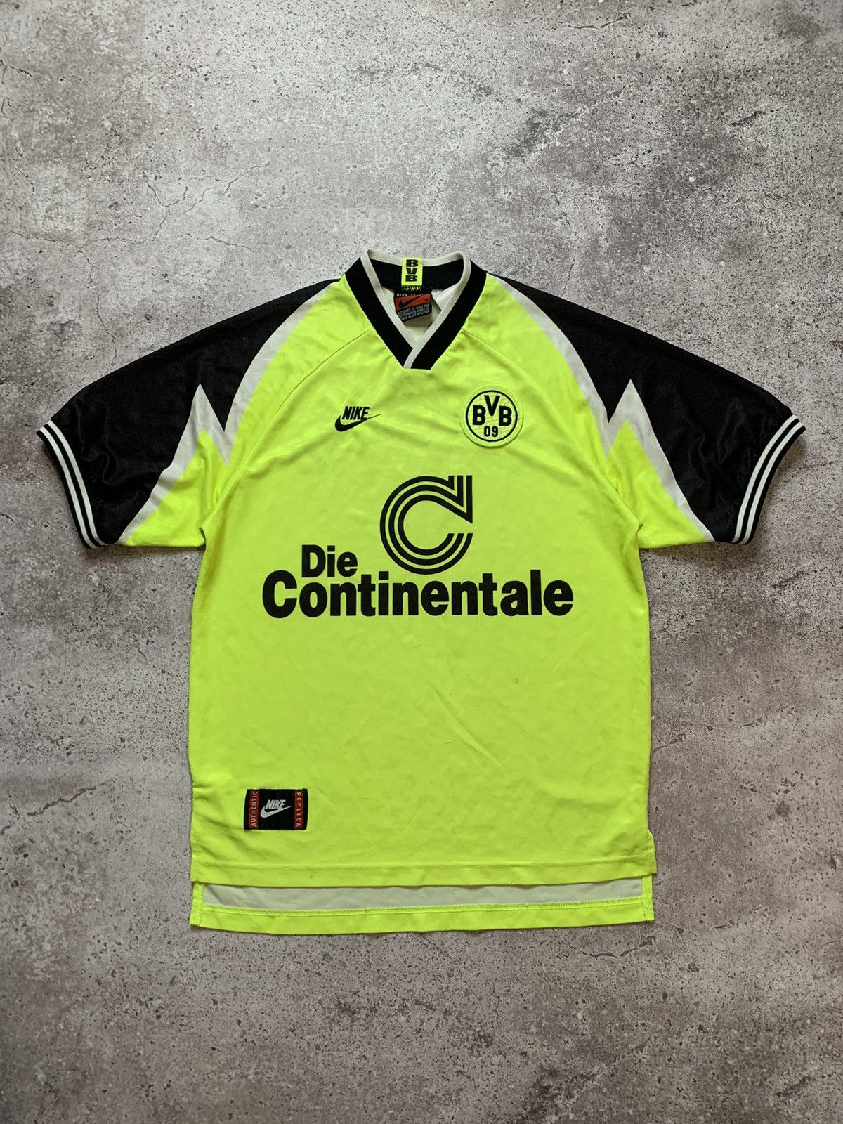 Nike × Vintage Vintage Nike Borussia Dortmund 1995-1996 Home Soccer Jersey Size US M / EU 48-50 / 2 - 1 Thumbnail