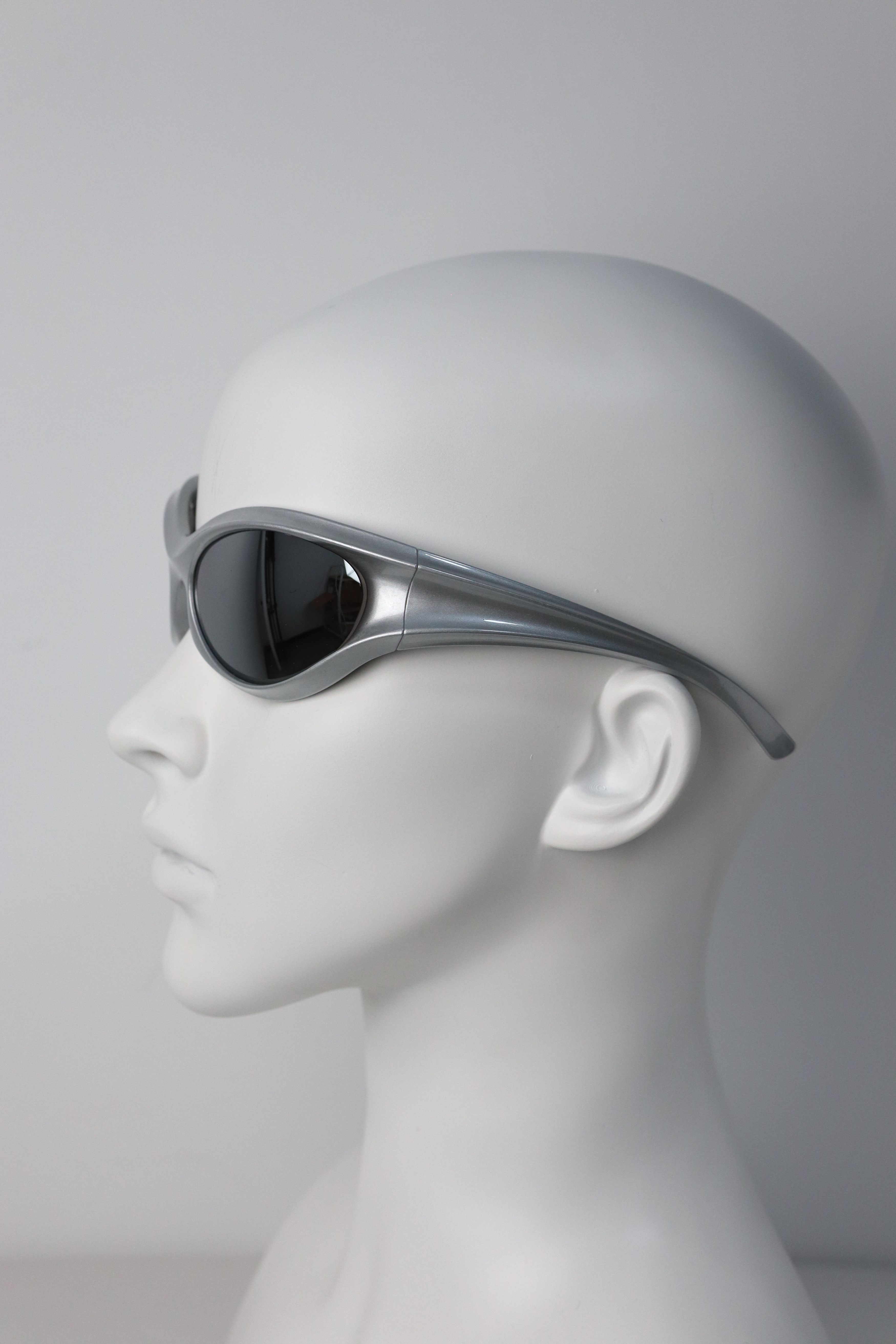 Japanese Brand Y2k Avant Garde Futuristic Silver Sunglasses Unisex OS Size ONE SIZE - 2 Thumbnail