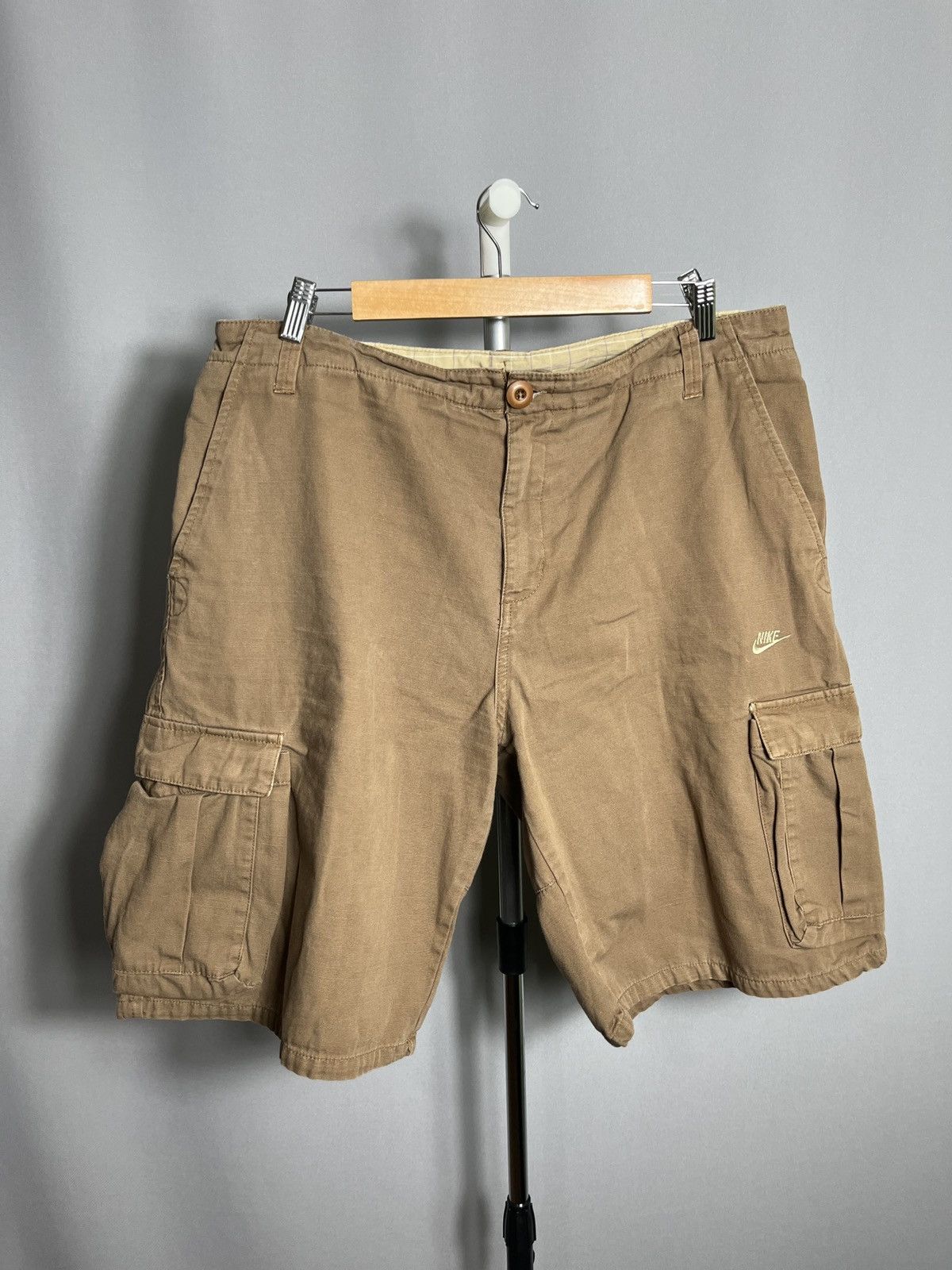 Vintage Nike Vintage Y2K Cargo Shorts Brown Mens casual Size US 36 / EU 52 - 1 Thumbnail
