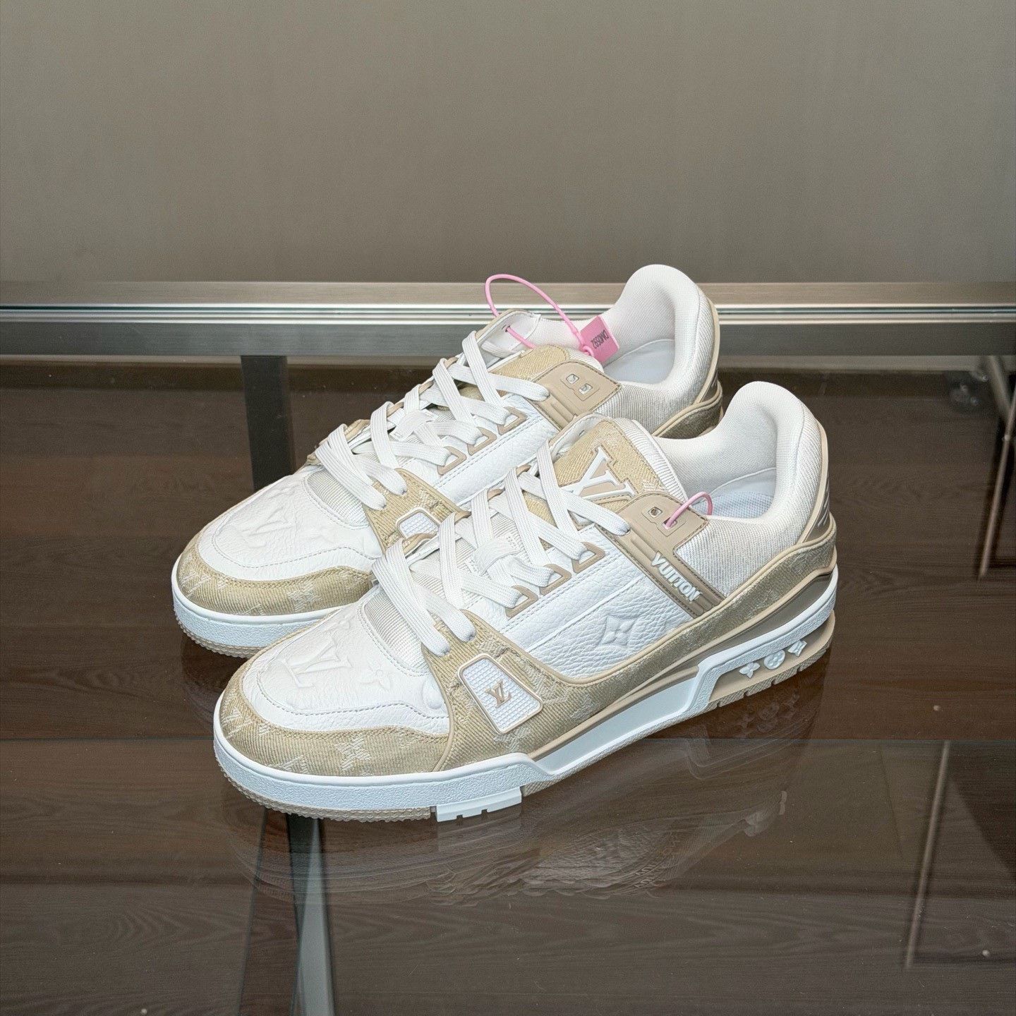 Louis Vuitton Louis Vuitton Training White Lowtop Sneakers 42 Men Size US 9 / EU 42 - 1 Thumbnail