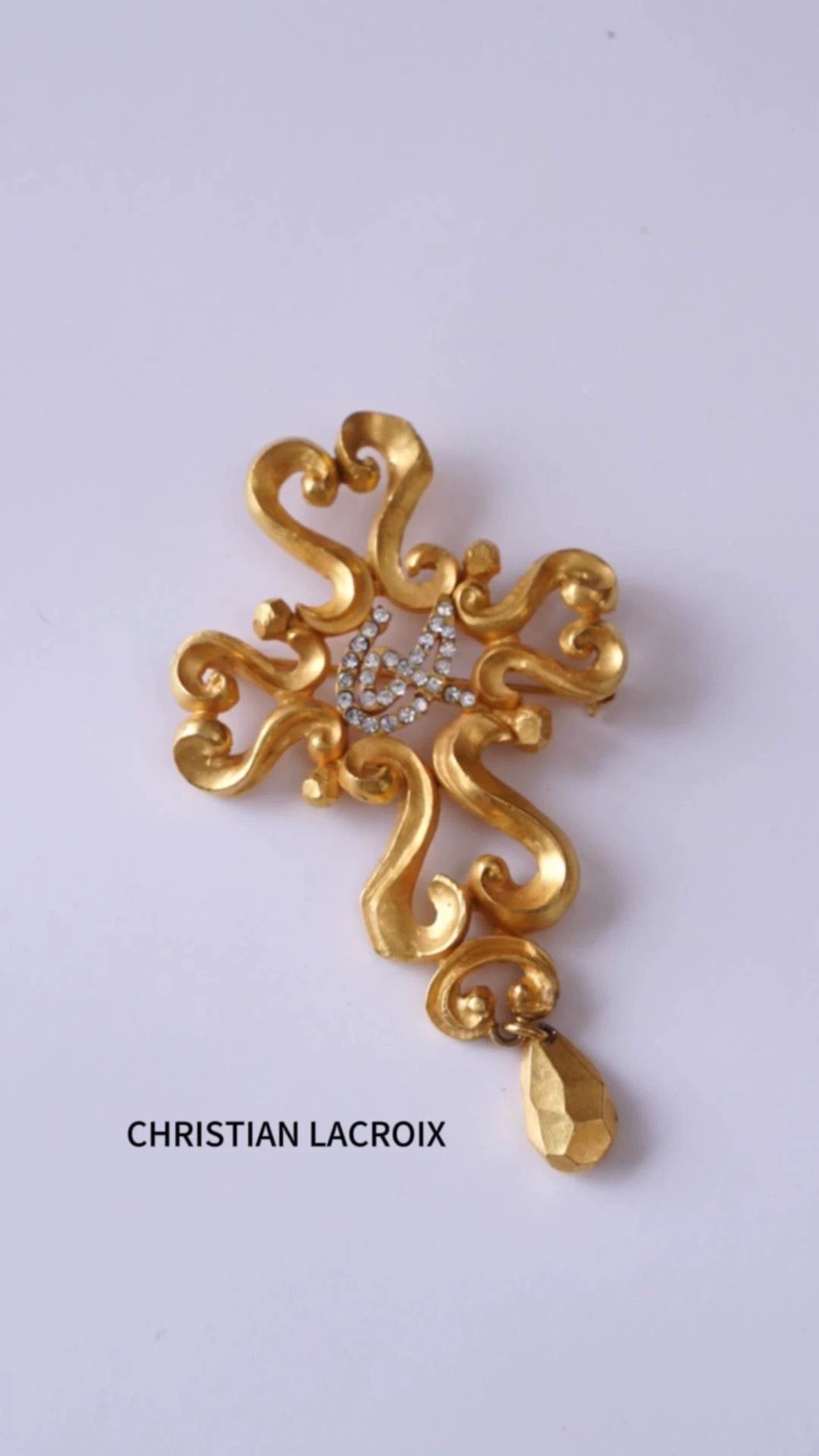 Christian Lacroix Christian Lacroix Heart Cross Matte Gold Pendant Brooch Size ONE SIZE - 1 Thumbnail